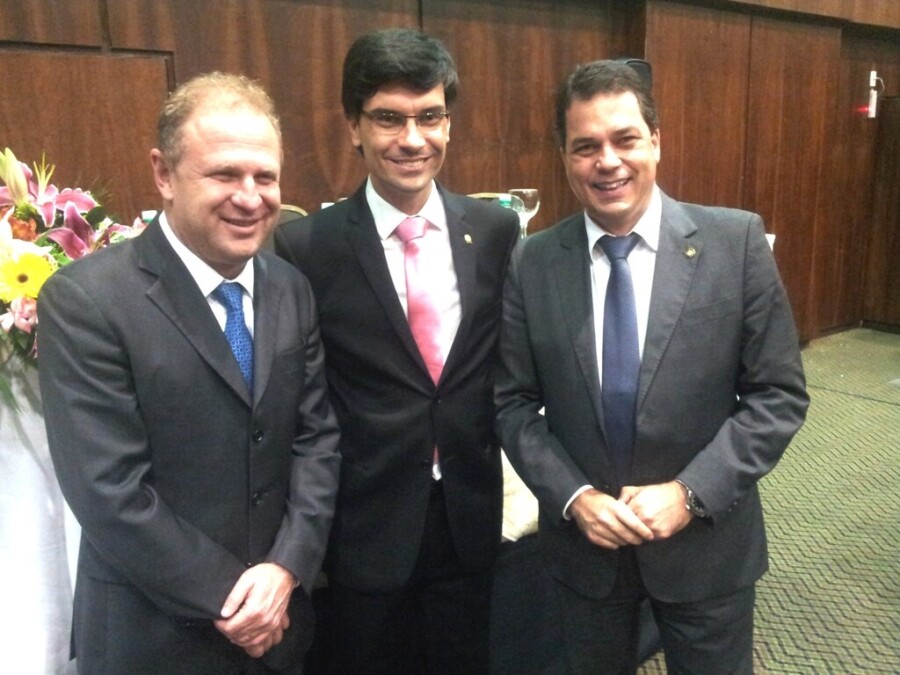 Deputados Rodrigo Minotto e Gelson Merisio na posse do novo presidente da Adepol, delegado Ulisses Gabriel