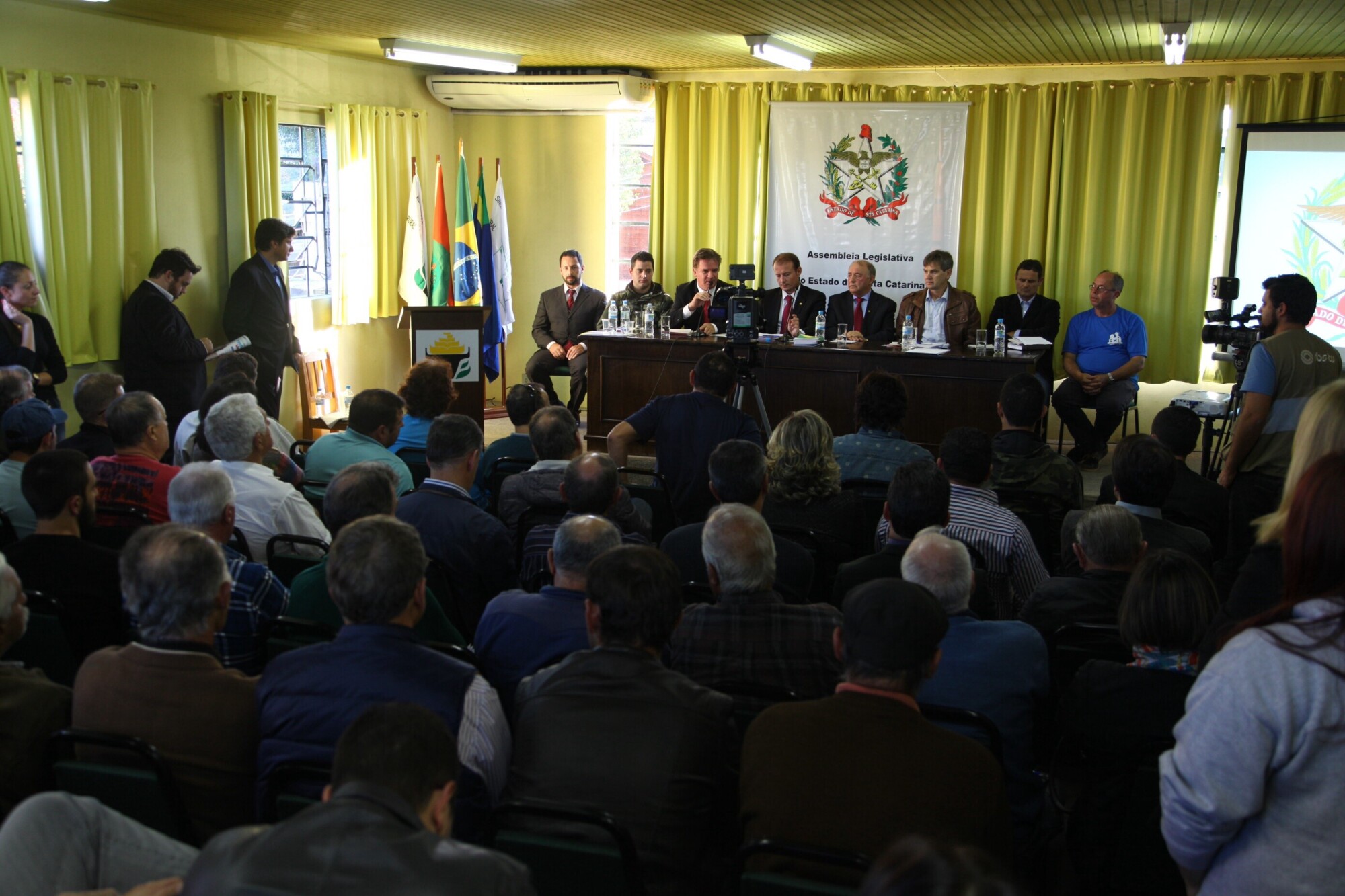 Região serrana debate estratégias para controlar javalis e reduzir prejuízos