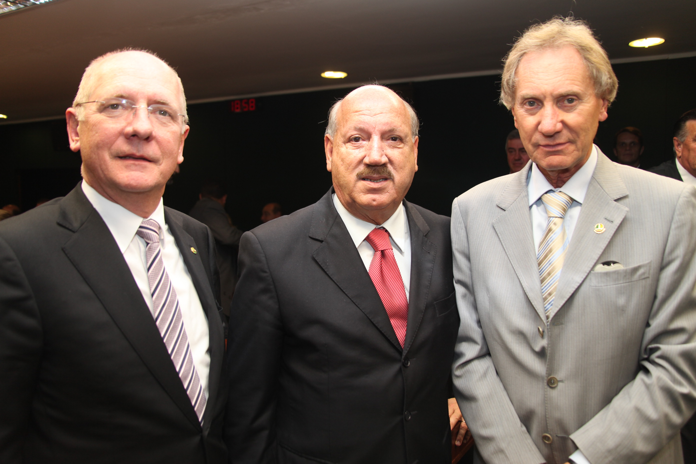 Em 19 de março de 2013, o agora Senador LHS participou em Brasília da reunião da Frente Parlamentar em Apoio ao Carvão Mineral ao lado dos também senadores catarinenses Paulo Bauer e Casildo Maldaner. Foto: Fábio Queiroz / Agência AL