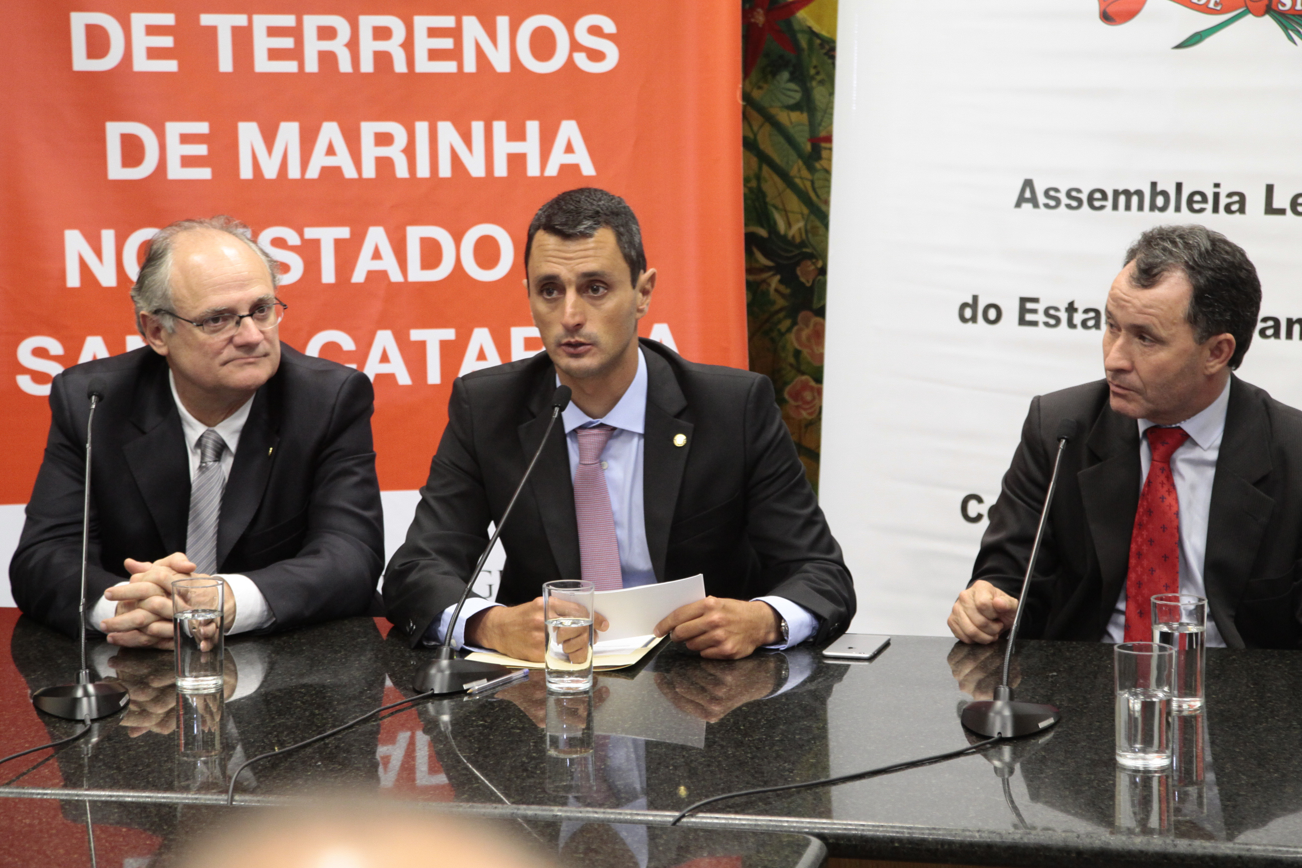 Lançamento da Frente Parlamentar em Defesa dos Ocupantes de Terrenos de Marinha. Fotos: Miriam Zomer/Agência AL