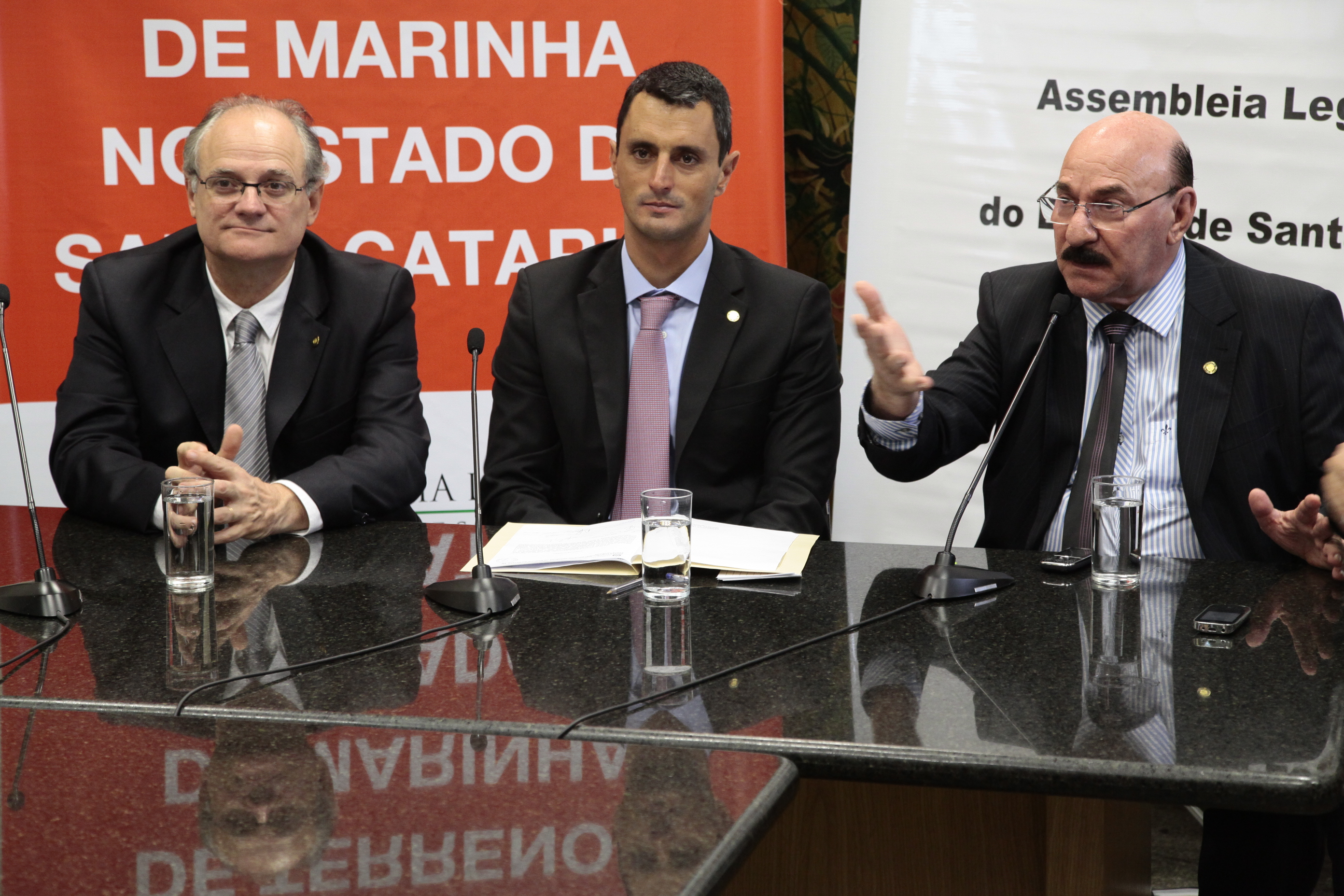 Lançamento da Frente Parlamentar em Defesa dos Ocupantes de Terrenos de Marinha. Fotos: Miriam Zomer/Agência AL