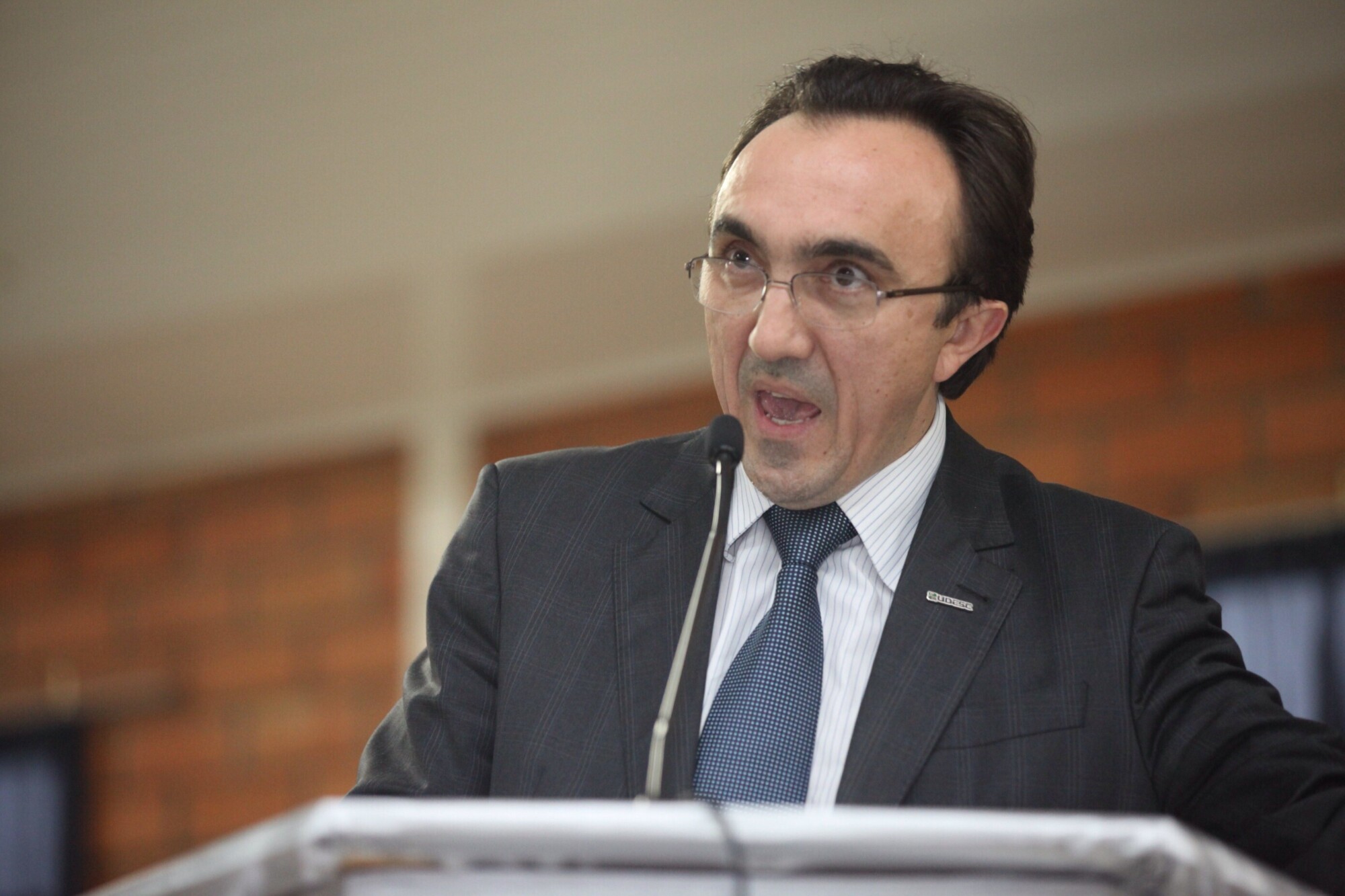 Reitor da universidade, Antônio Heronaldo de Sousa