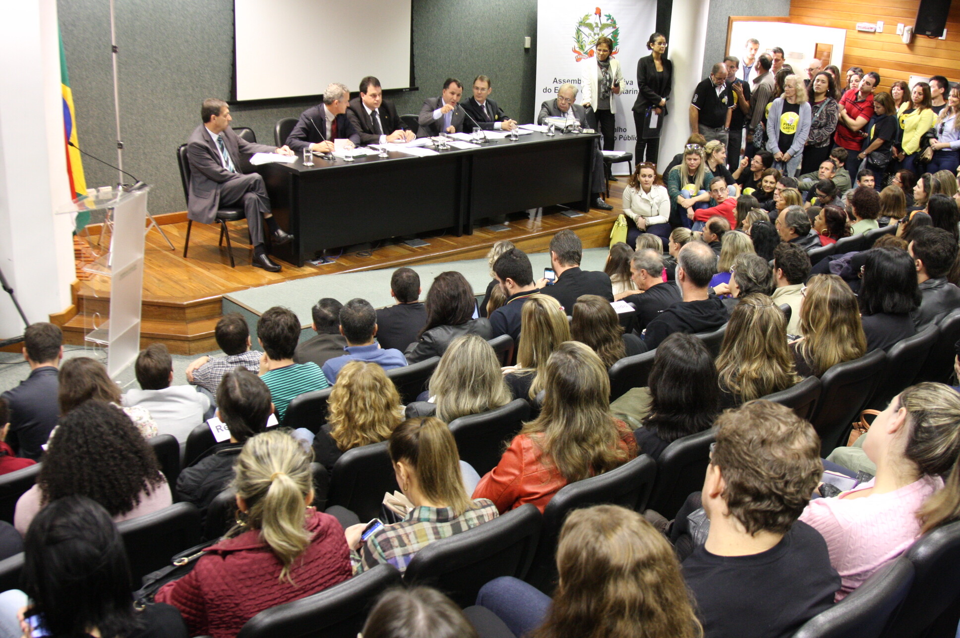 Parlamento debate novo plano de carreira do Tribunal de Justiça