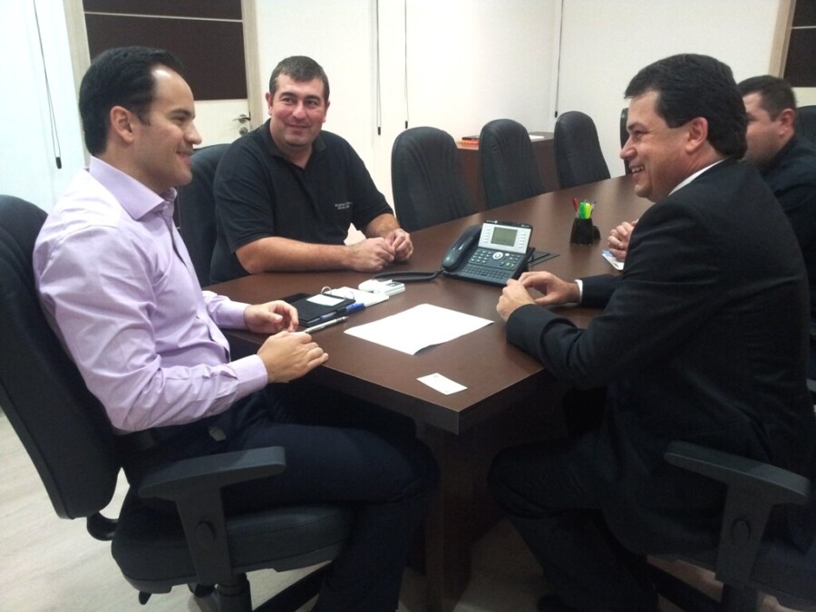 Deputado Rodrigo Minotto em audiência com o secretário Filipe Mello