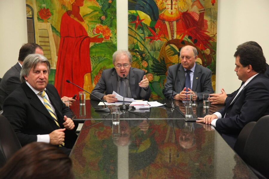 Fórum Parlamentar conclui e entrega  propostas que alteram o Pacto Federativo