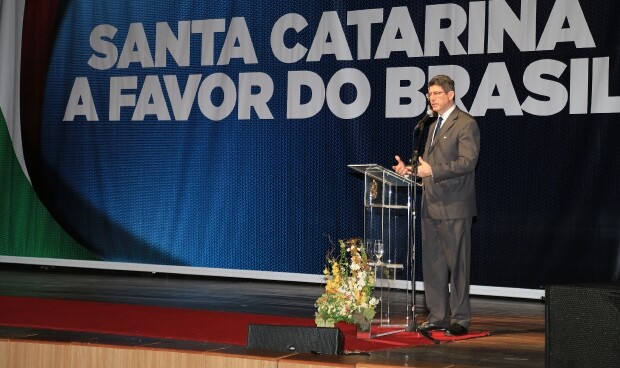 Ministro da Fazenda elogia SC em visita ao Estado