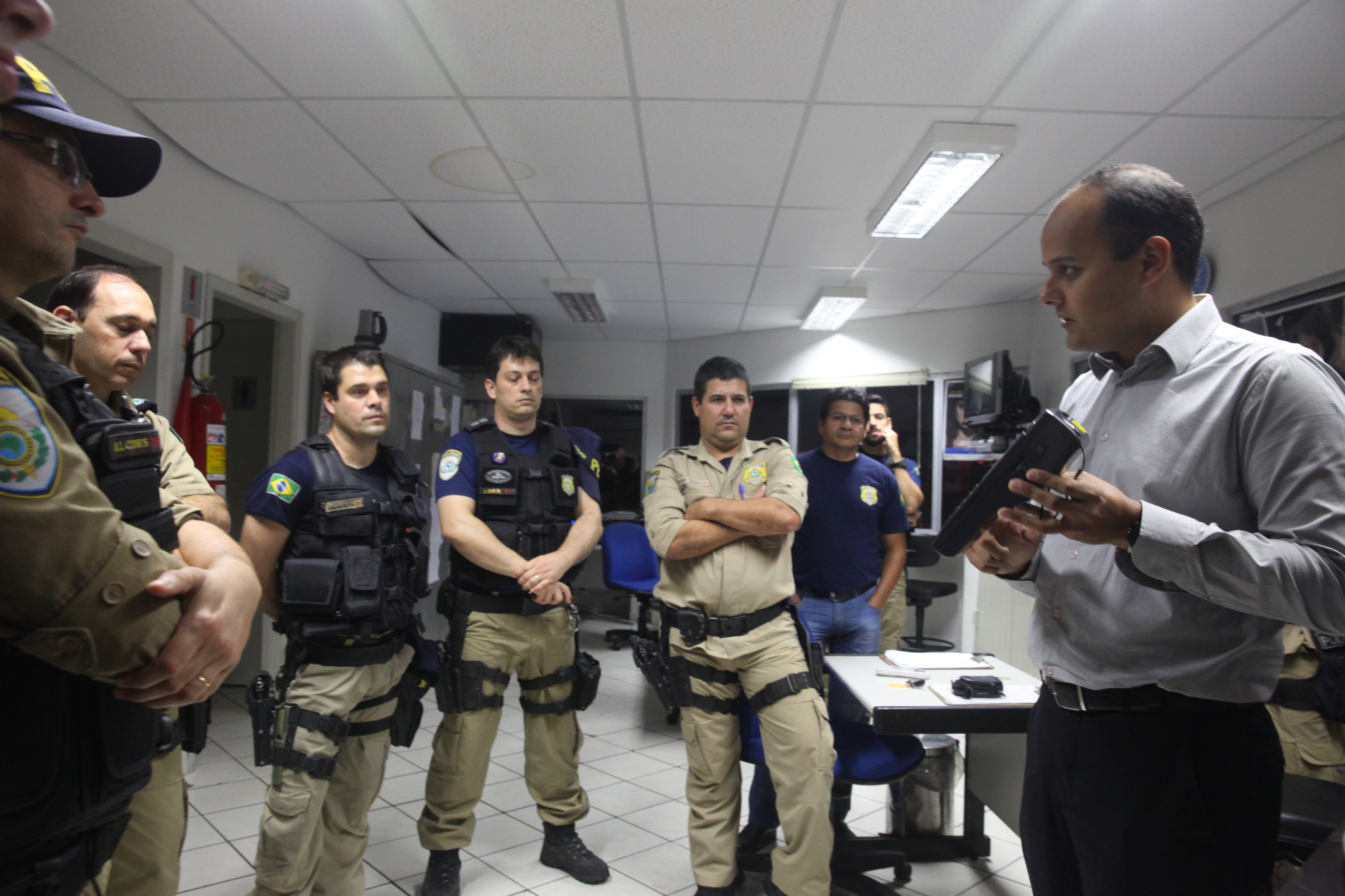 Base da Polícia Rodoviária Federal de Itapema realiza blitz  utilizando o Drogômetro. Foto: Eduardo Guedes de Oliveira / Agência AL