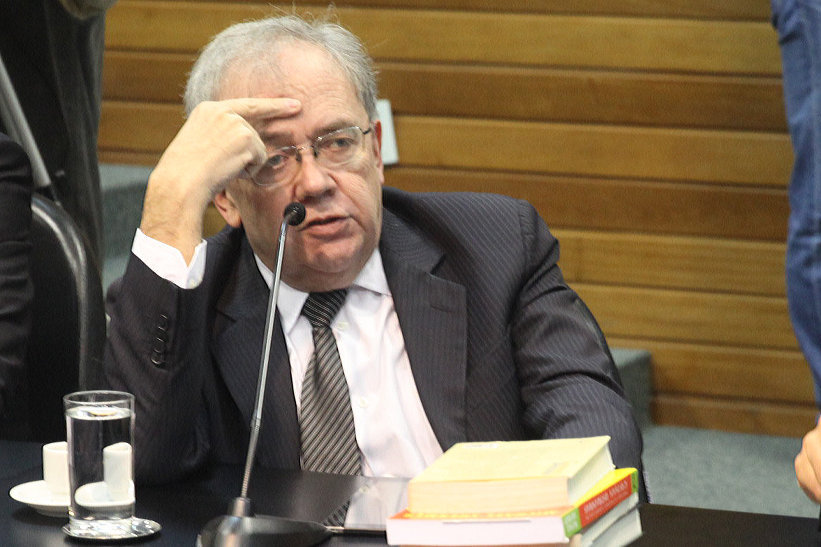 Deputado Fernando Coruja (PMDB). Reunião da Comissão de Constituição e Justiça. Foto: Fábio Queiroz / Agência AL