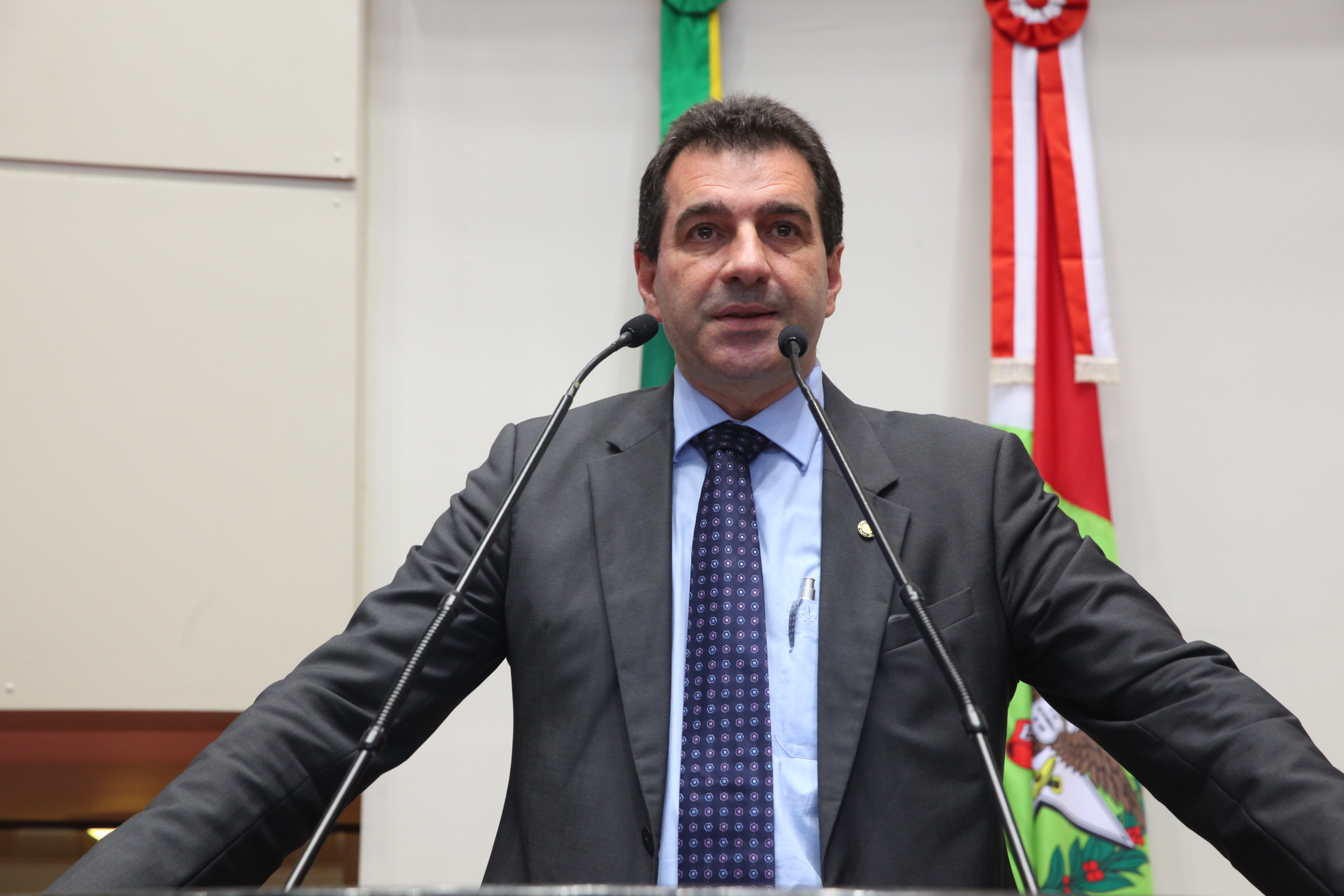 Plenário Osni Régis. Deputado Valdir Cobalchini (PMDB) -   Foto: Eduardo Guedes de Oliveira/Agência AL