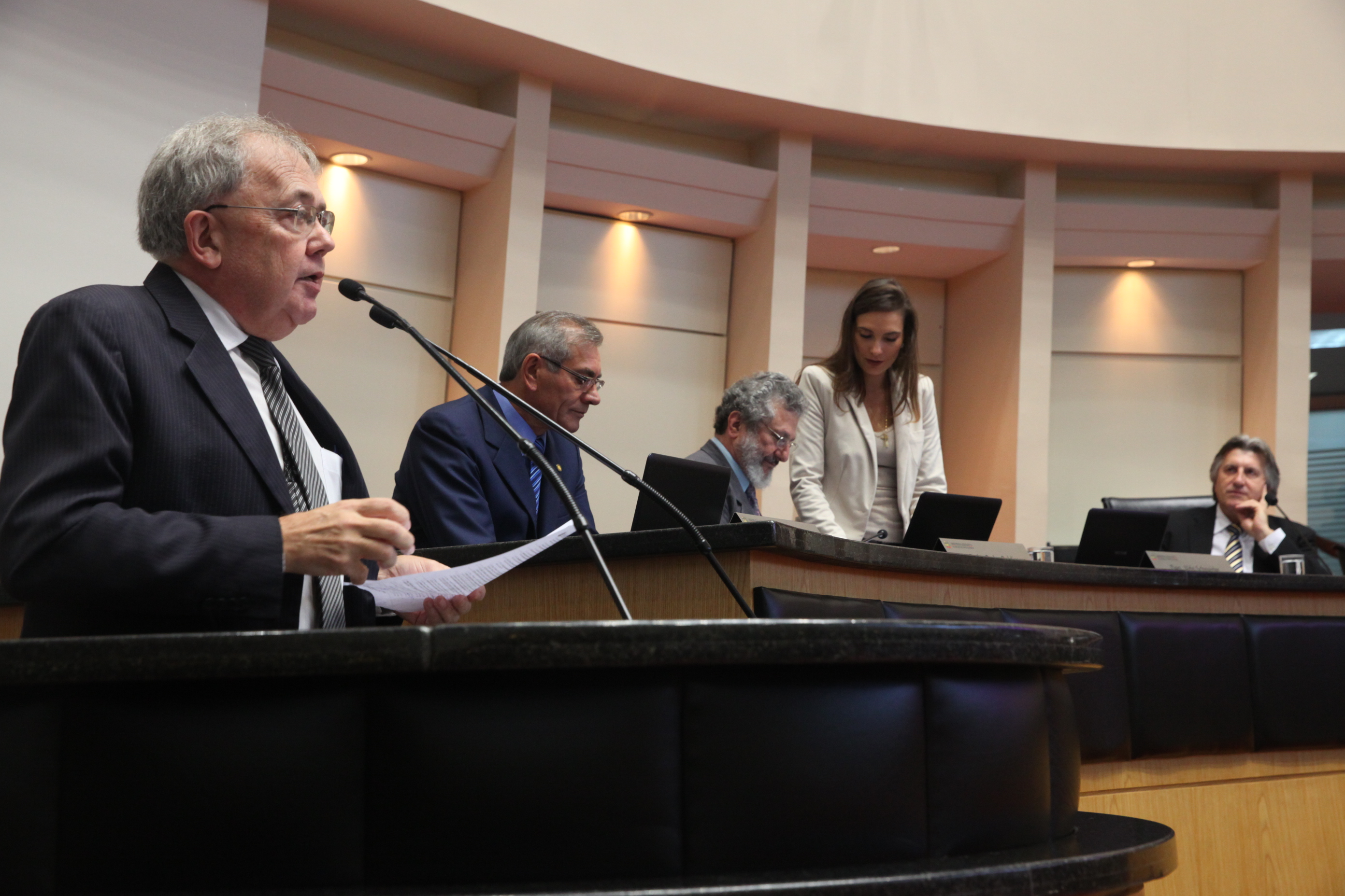 Sessão Ordinária - Plenário Osni Régis. Deputado Fernando Coruja (PMDB) -  Foto: Eduardo Guedes de Oliveira/Agência AL