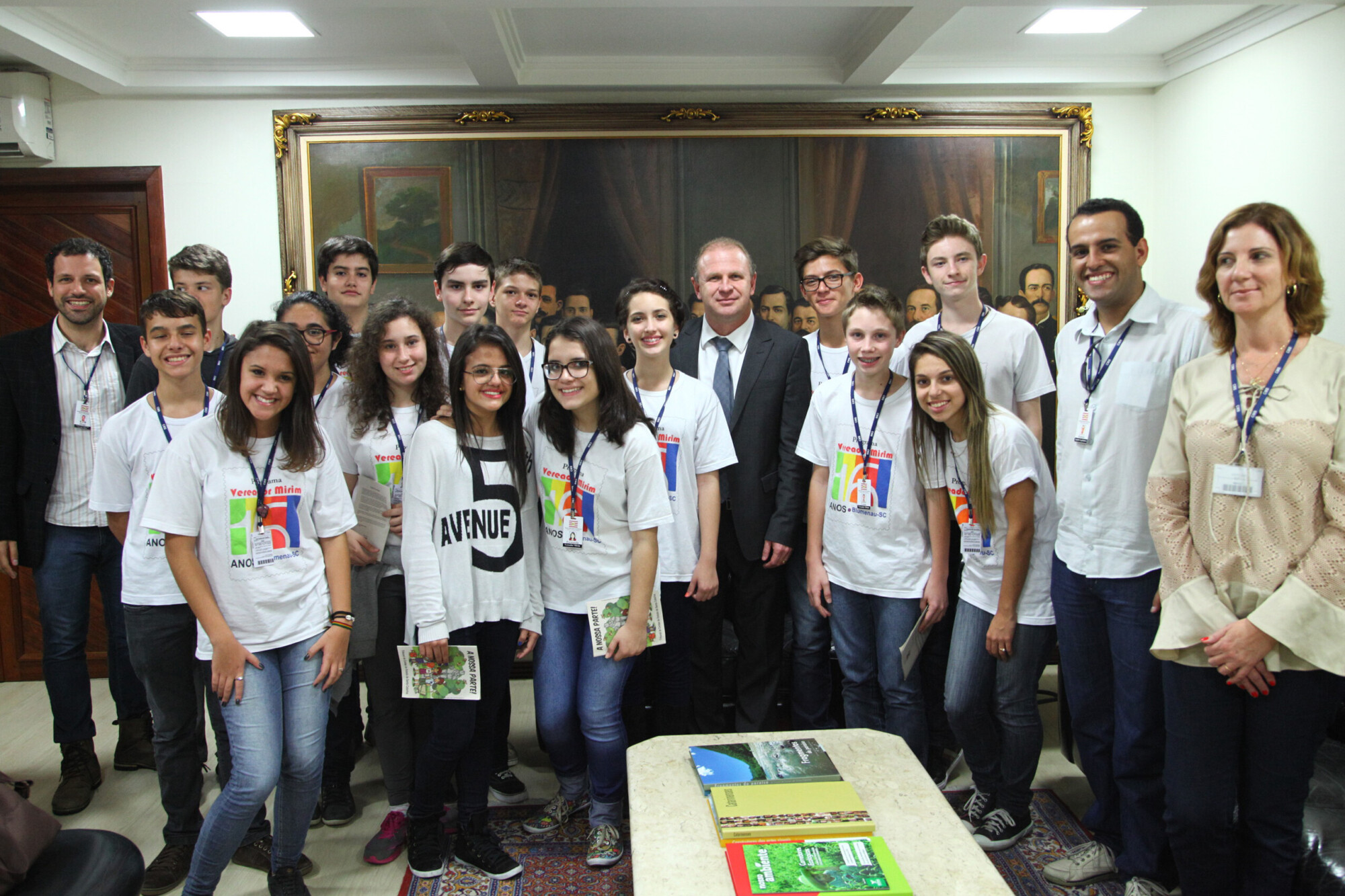 Vereadores mirins de Blumenau visitam a Assembleia Legislativa