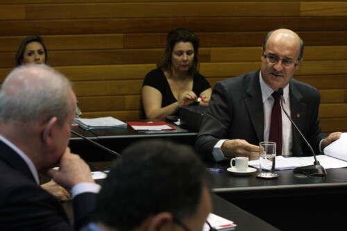Zé Milton vota a favor do InvestSaúde