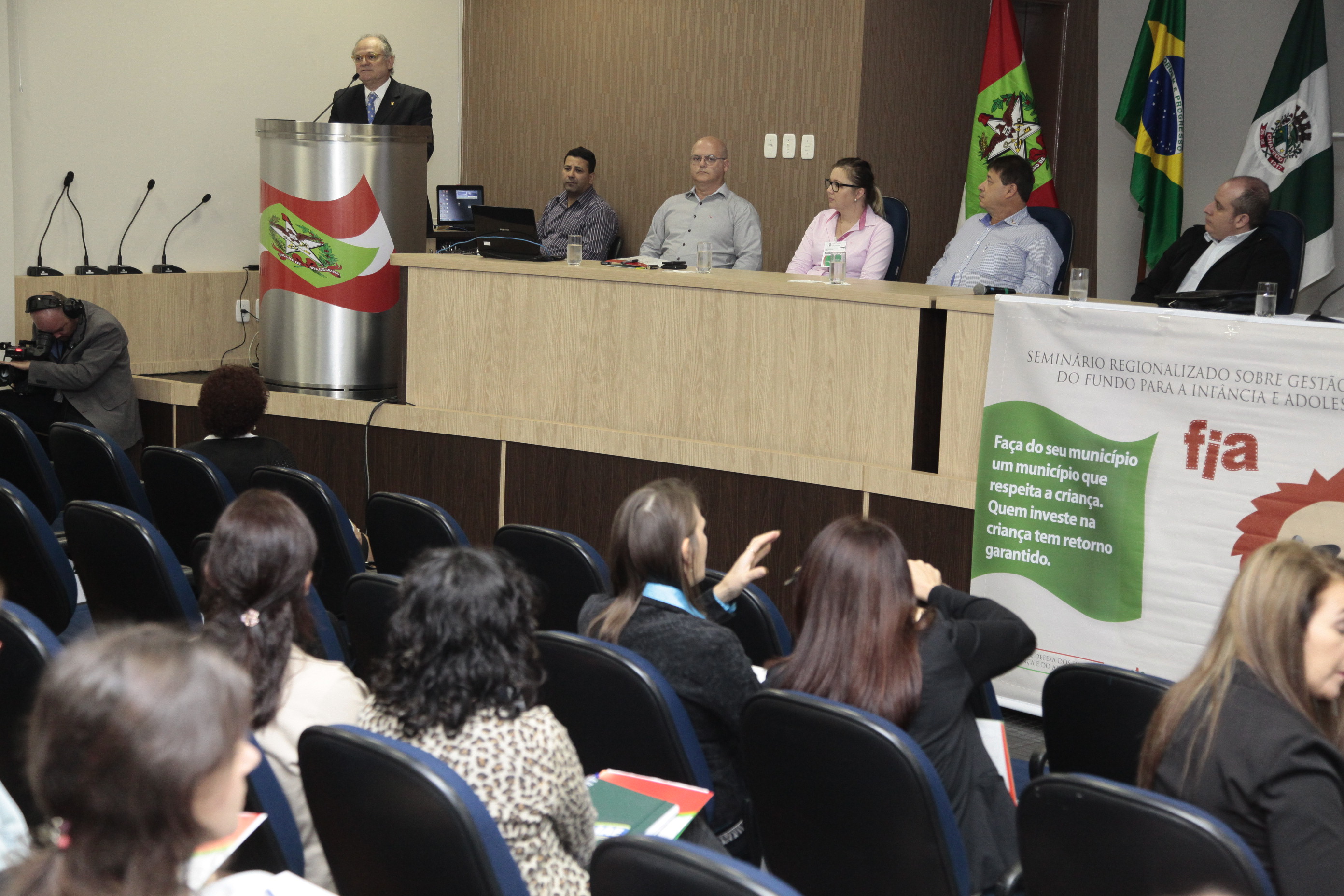 Seminário sobre o Fundo para a Infância e Adolescência Estadual (FIA) - Chapecó. Foto: Miriam Zomer/Agência AL