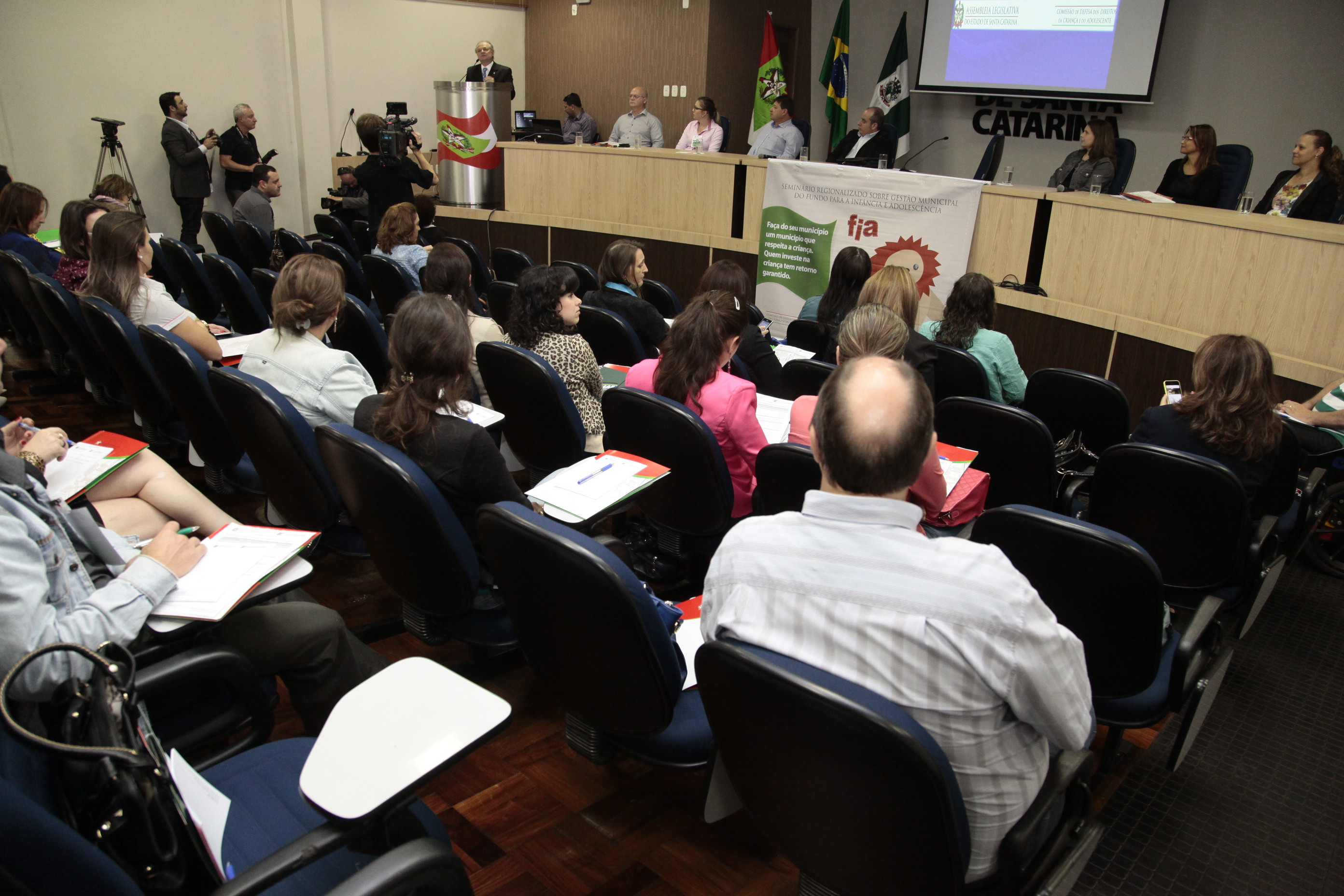 Seminário sobre o Fundo para a Infância e Adolescência Estadual (FIA) - Chapecó. Foto: Miriam Zomer/Agência AL
