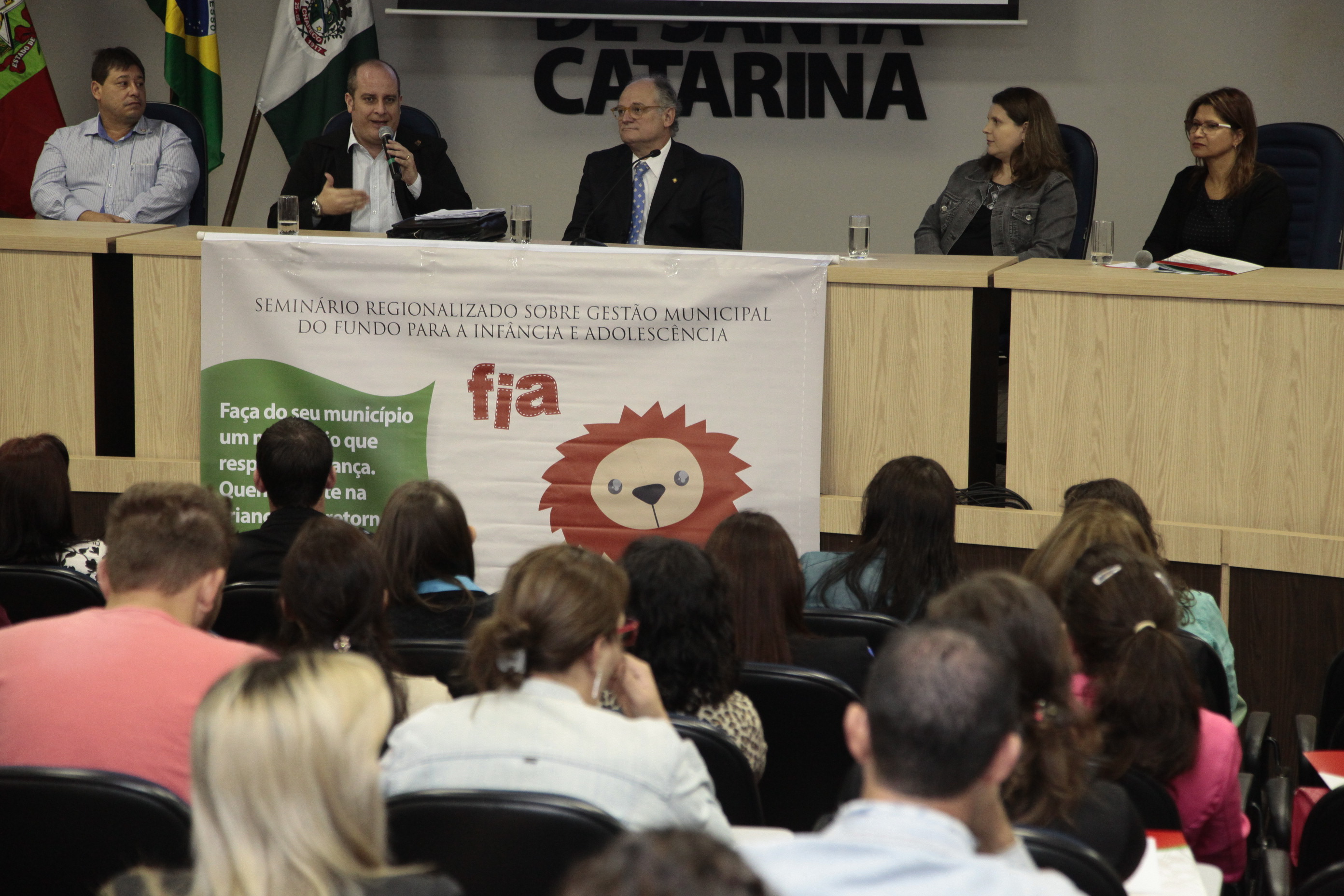 Seminário sobre o Fundo para a Infância e Adolescência Estadual (FIA) - Chapecó. Foto: Miriam Zomer/Agência AL