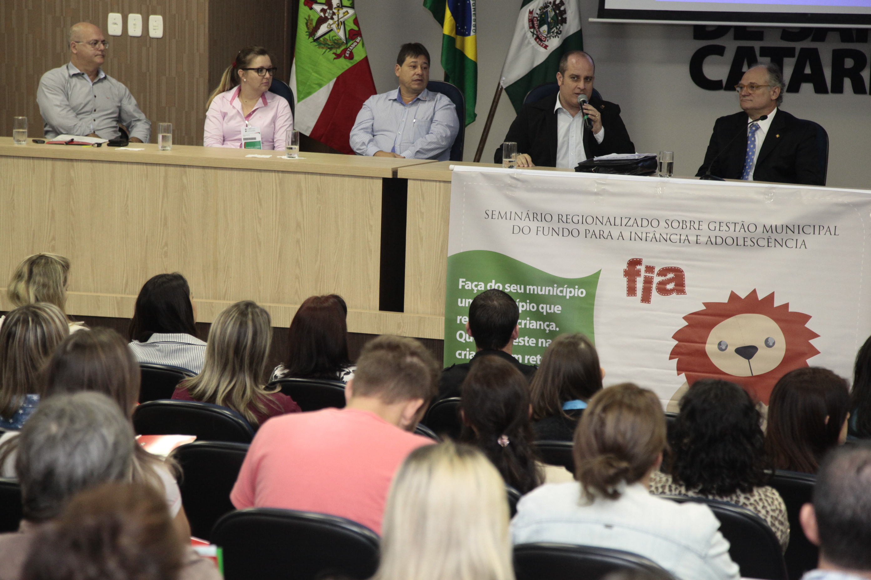 Seminário sobre o Fundo para a Infância e Adolescência Estadual (FIA) - Chapecó. Foto: Miriam Zomer/Agência AL