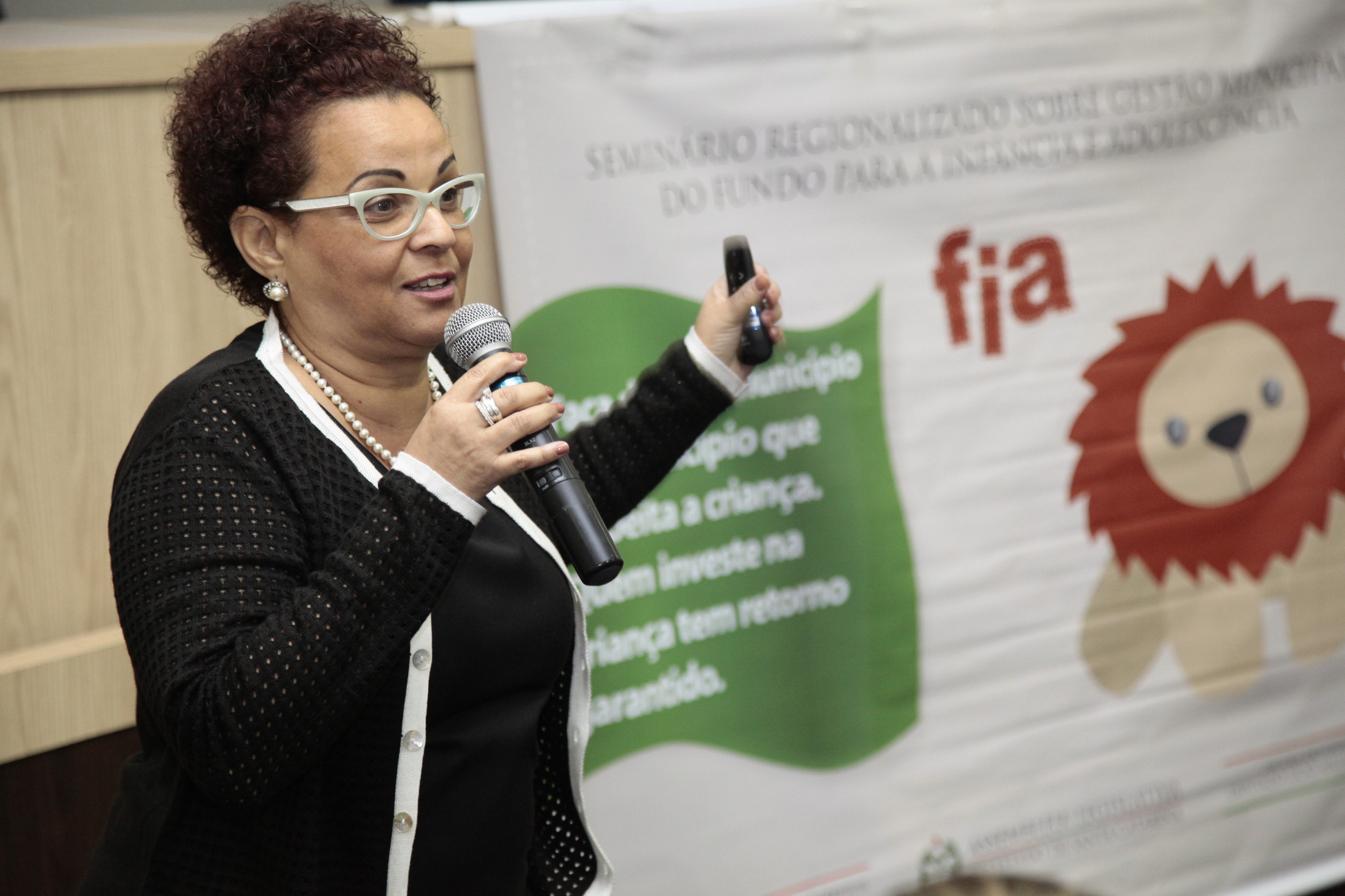 Seminário sobre o Fundo para a Infância e Adolescência Estadual (FIA) - Chapecó. Bernadete Santana. Foto: Miriam Zomer/Agência AL