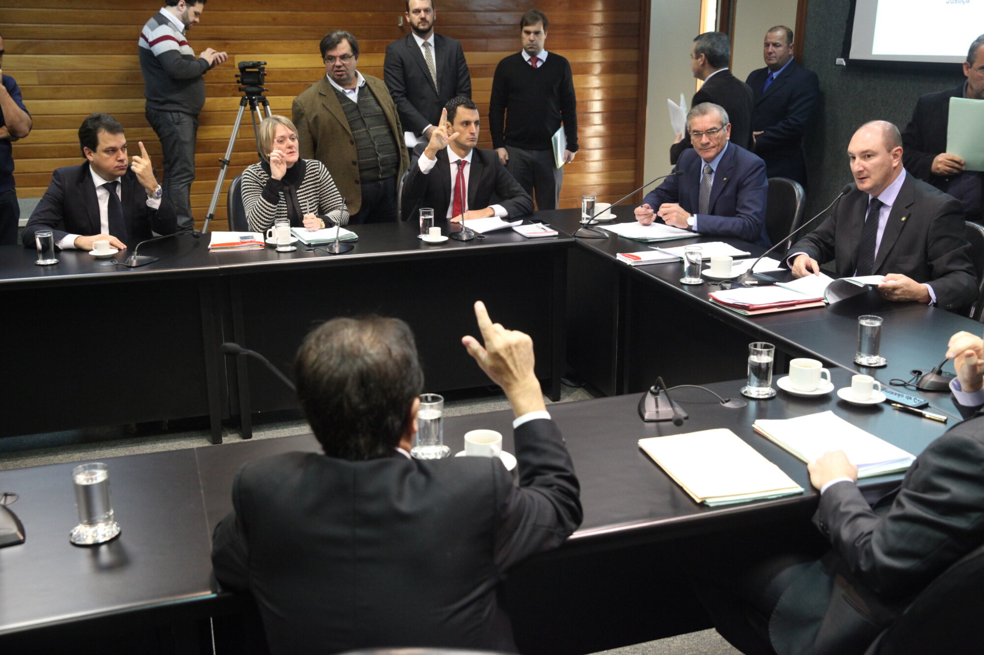 PECs da Súmula Vinculante e da lista tríplice da PM são admitidas pela CCJ