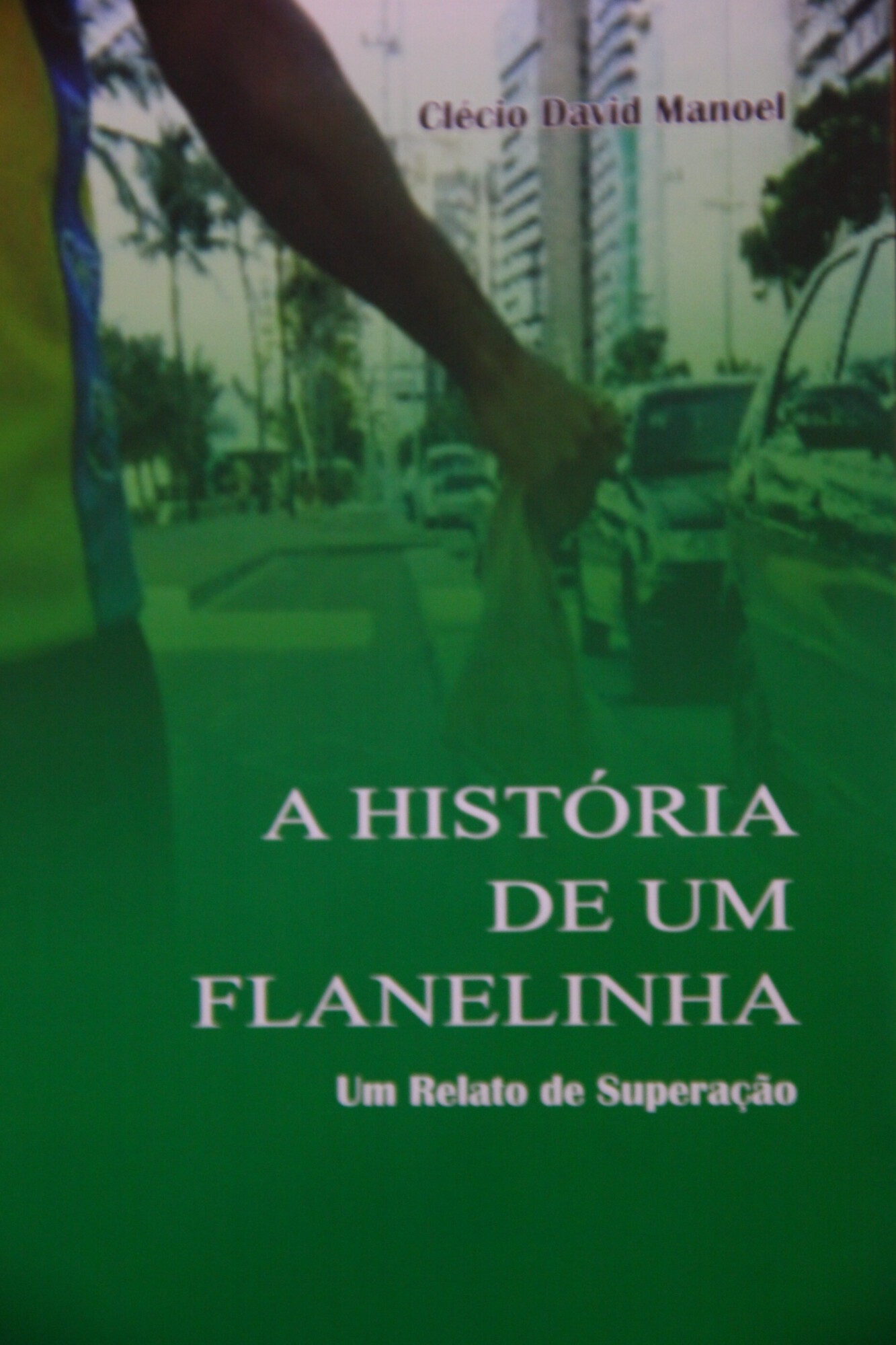 Autobiografia lançada na Assembleia conta história de ex-flanelinha