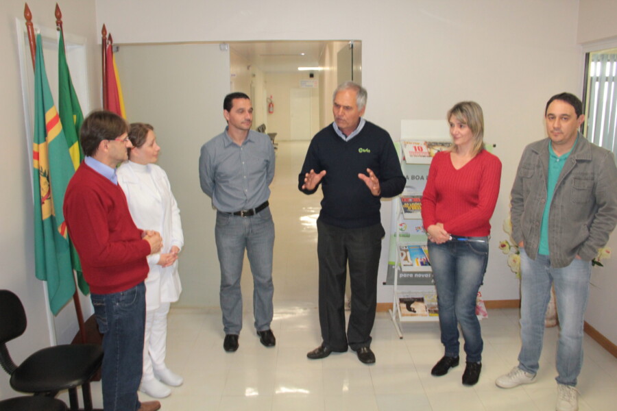 Deputado Neodi Saretta em visita a hospital de São Lourenço do Oeste