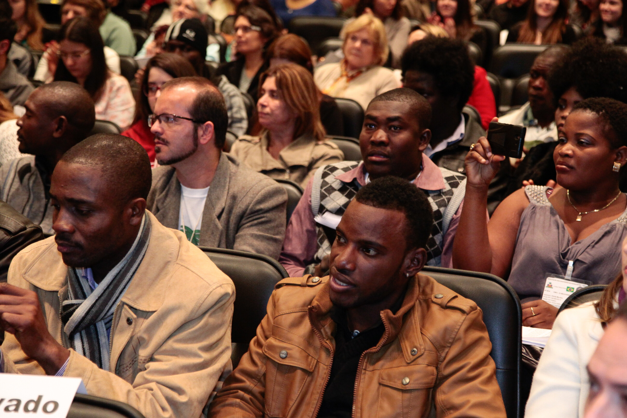 Situação de imigrantes haitianos e africanos é tema de debate no Parlamento