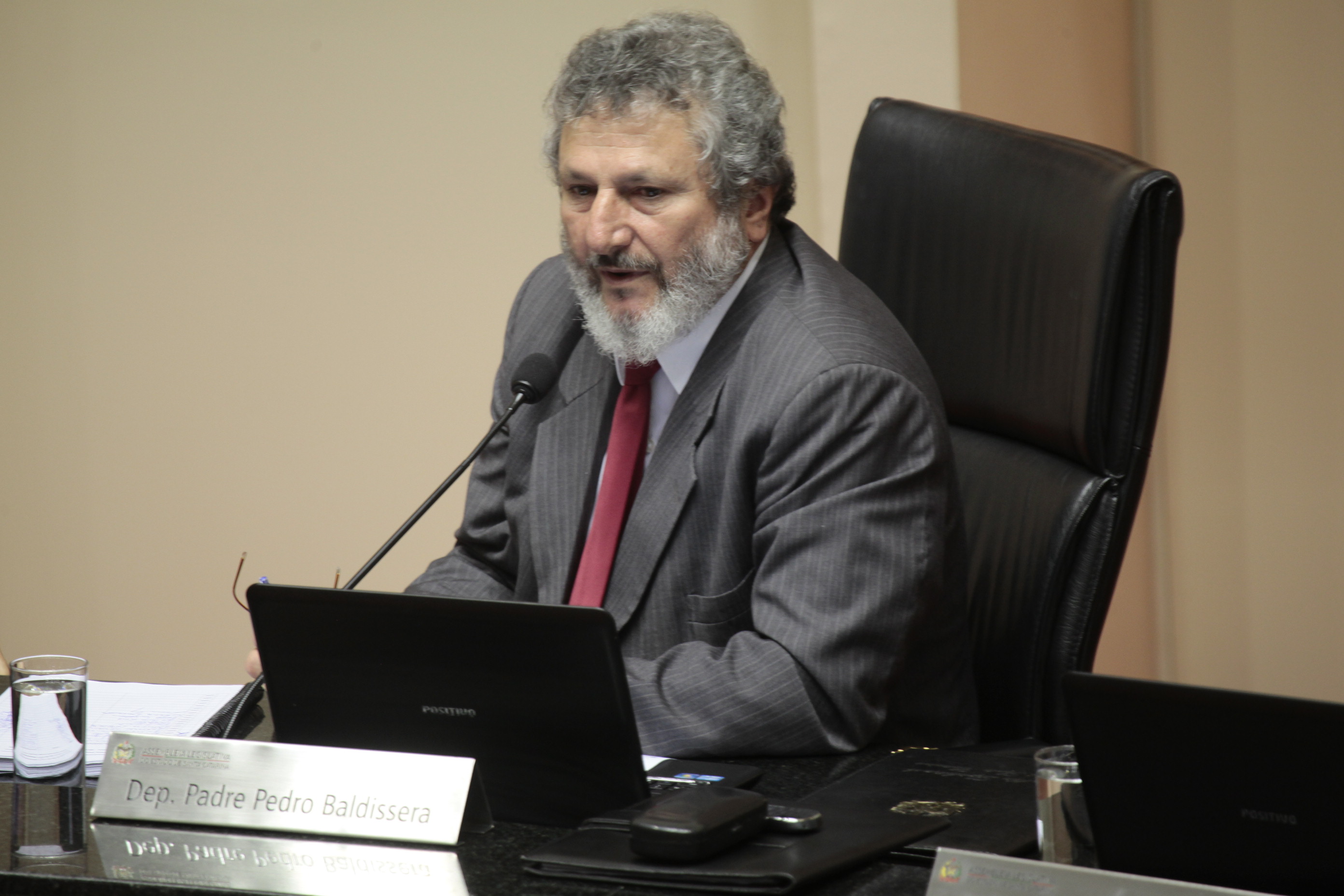 Sessão Ordinária - Plenário Osni Régis. Deputado Padre Pedro Baldissera (PT)  - Foto: Miriam Zomer/Agência AL
