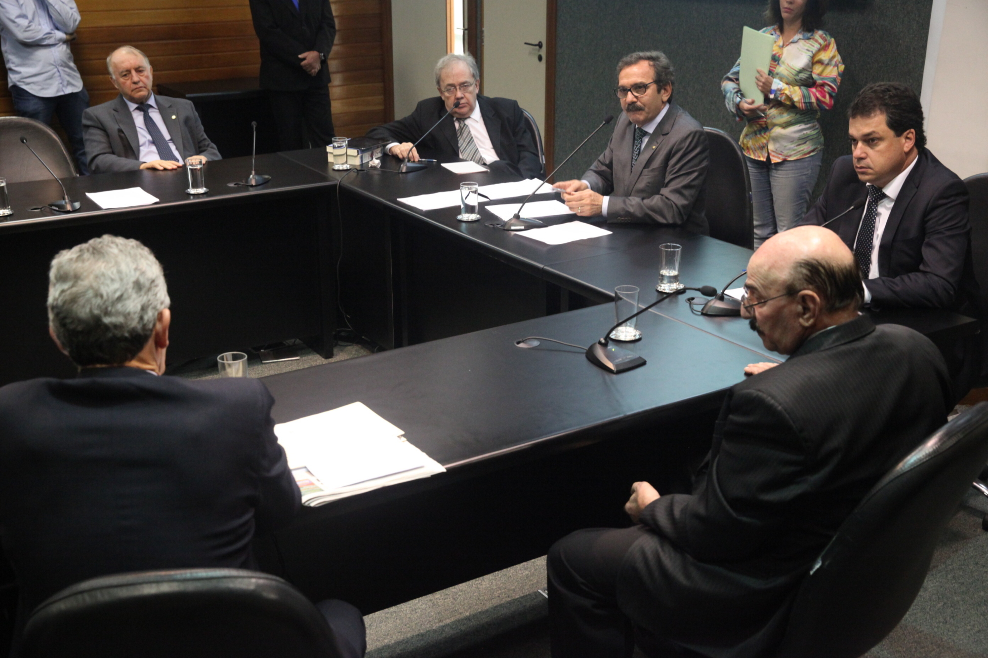 Comissão de Trabalho aprova criação de cargos de agente penitenciário