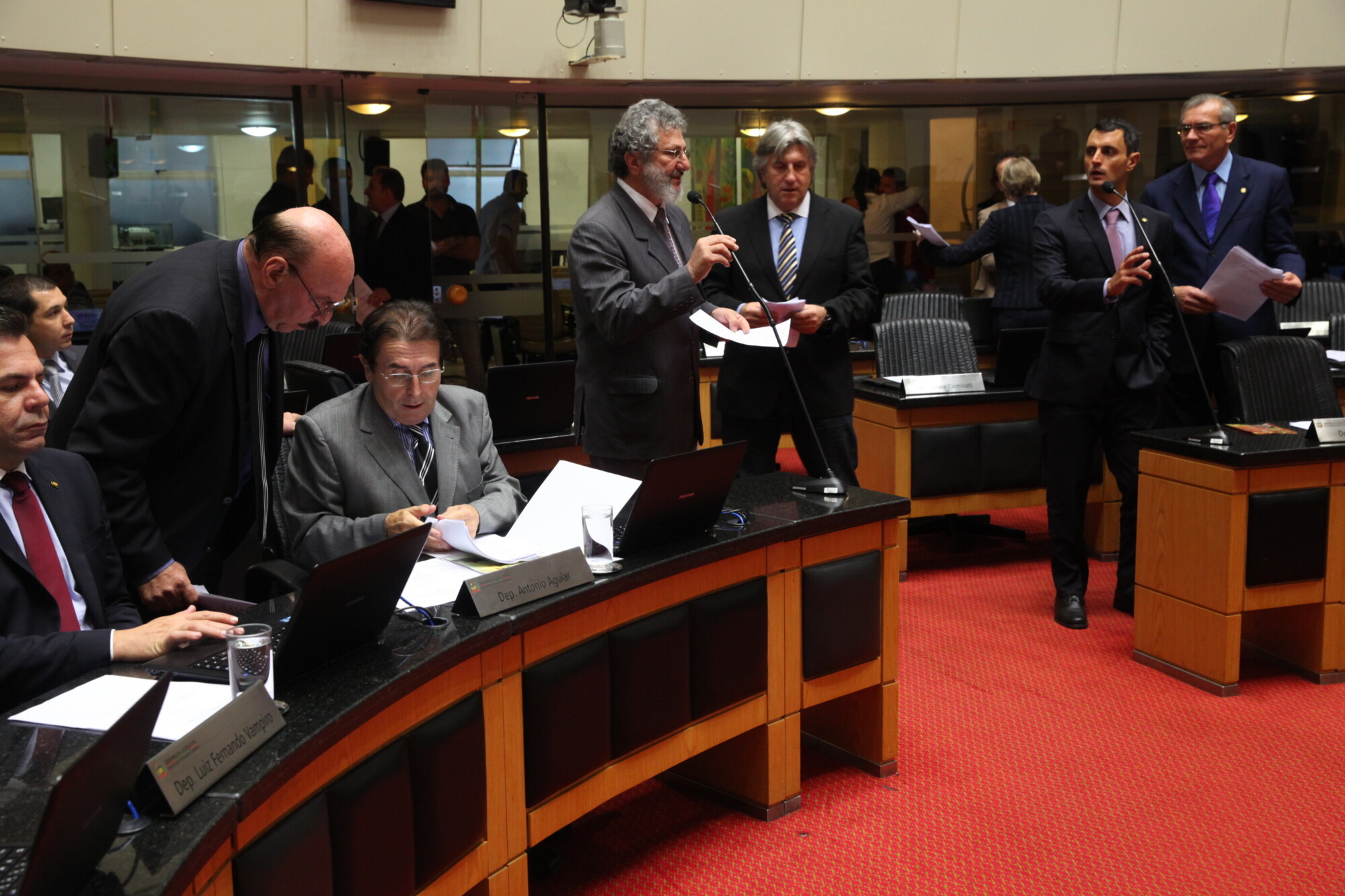 Deputados reajustam piso salarial do MP e criam seis novas Promotorias de Justiça