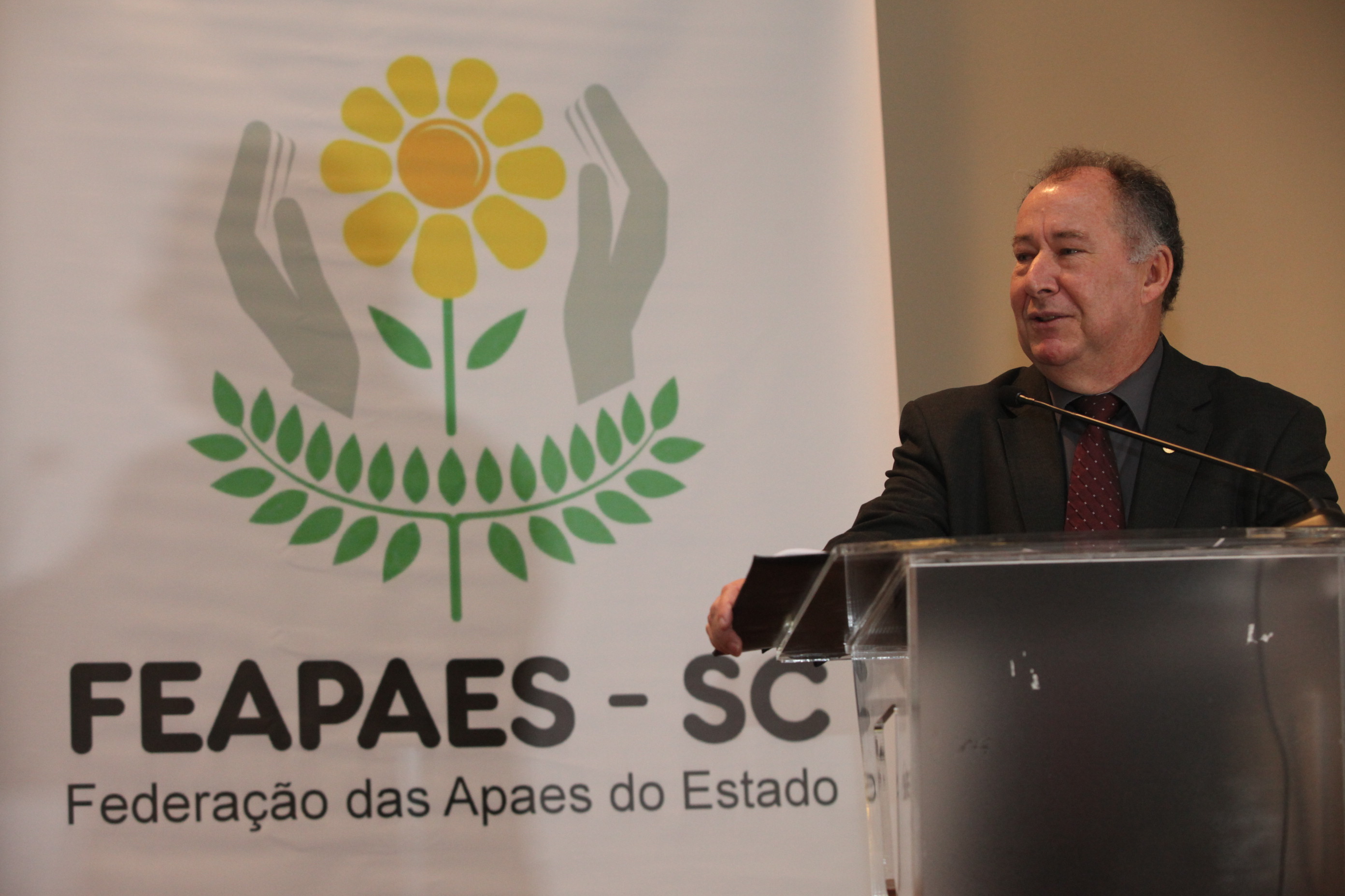 Júlio César de Aguiar - presidente da Feapaes. Seminário Currículo Funcional. Foto: Fábio Queiroz / Agência AL
