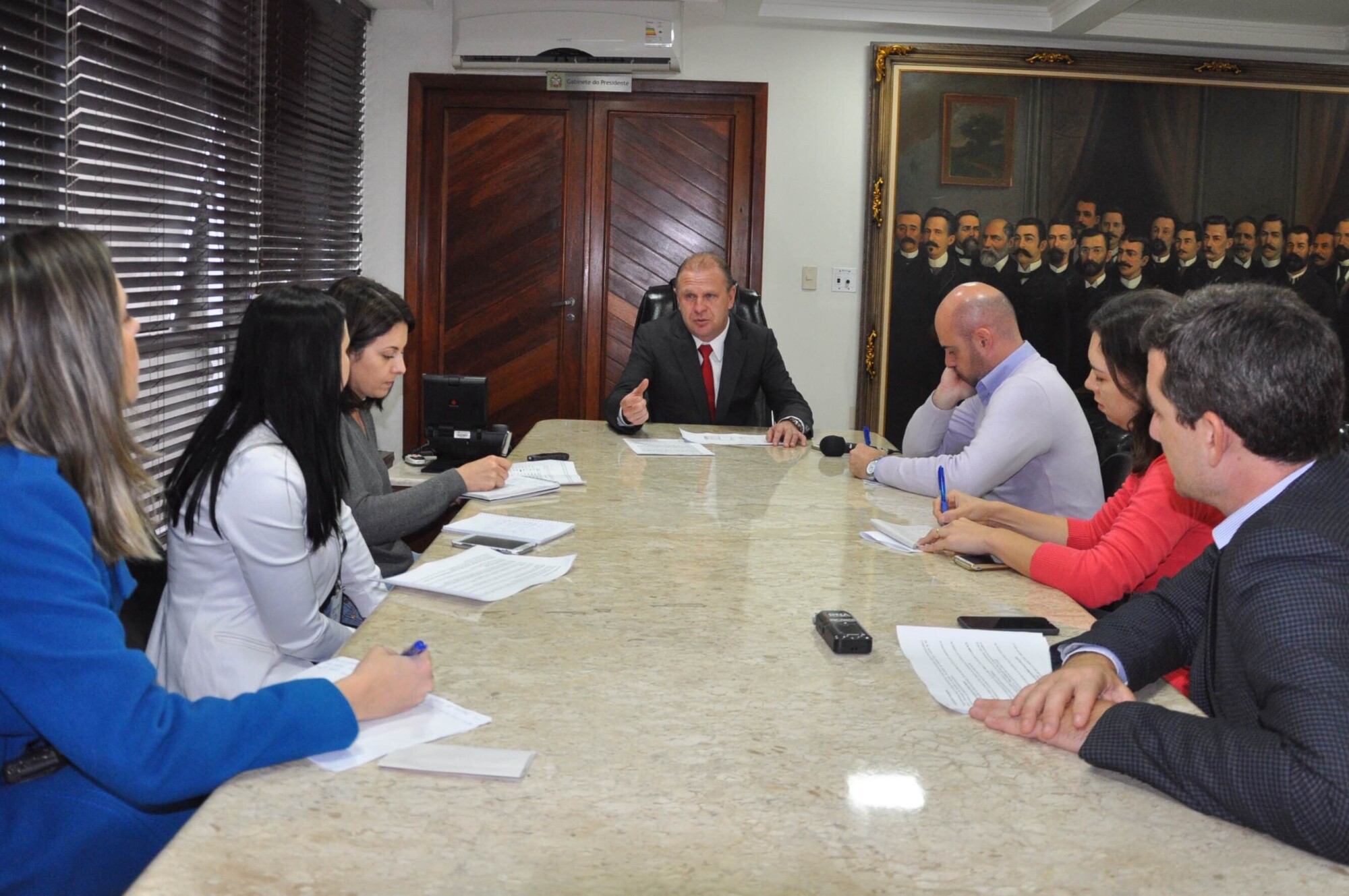Assembleia propõe congelamento do repasse anual dos poderes