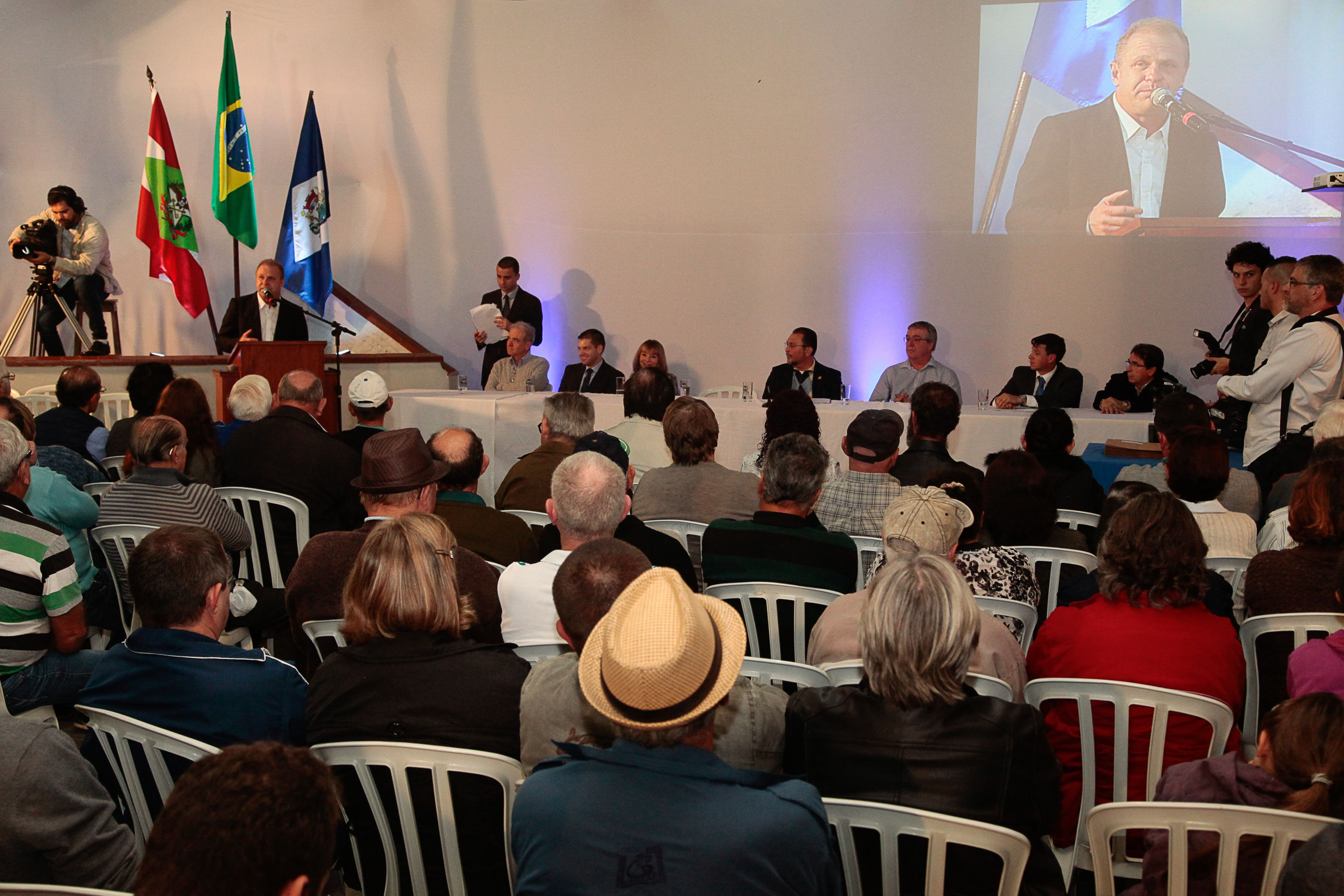 Programa Lar Legal - Praia do Ervino - São Francisco do Sul. Fotos: Miriam Zomer/Agência AL