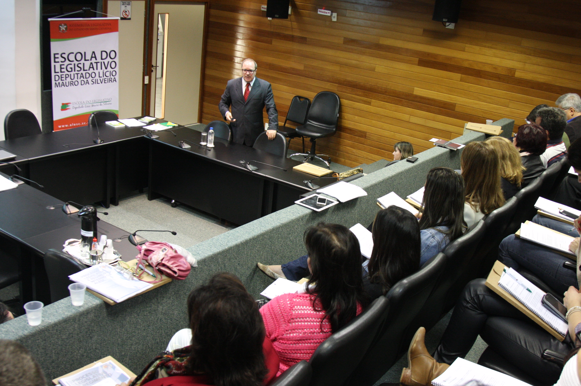 Curso sobre Processo Legislativo.