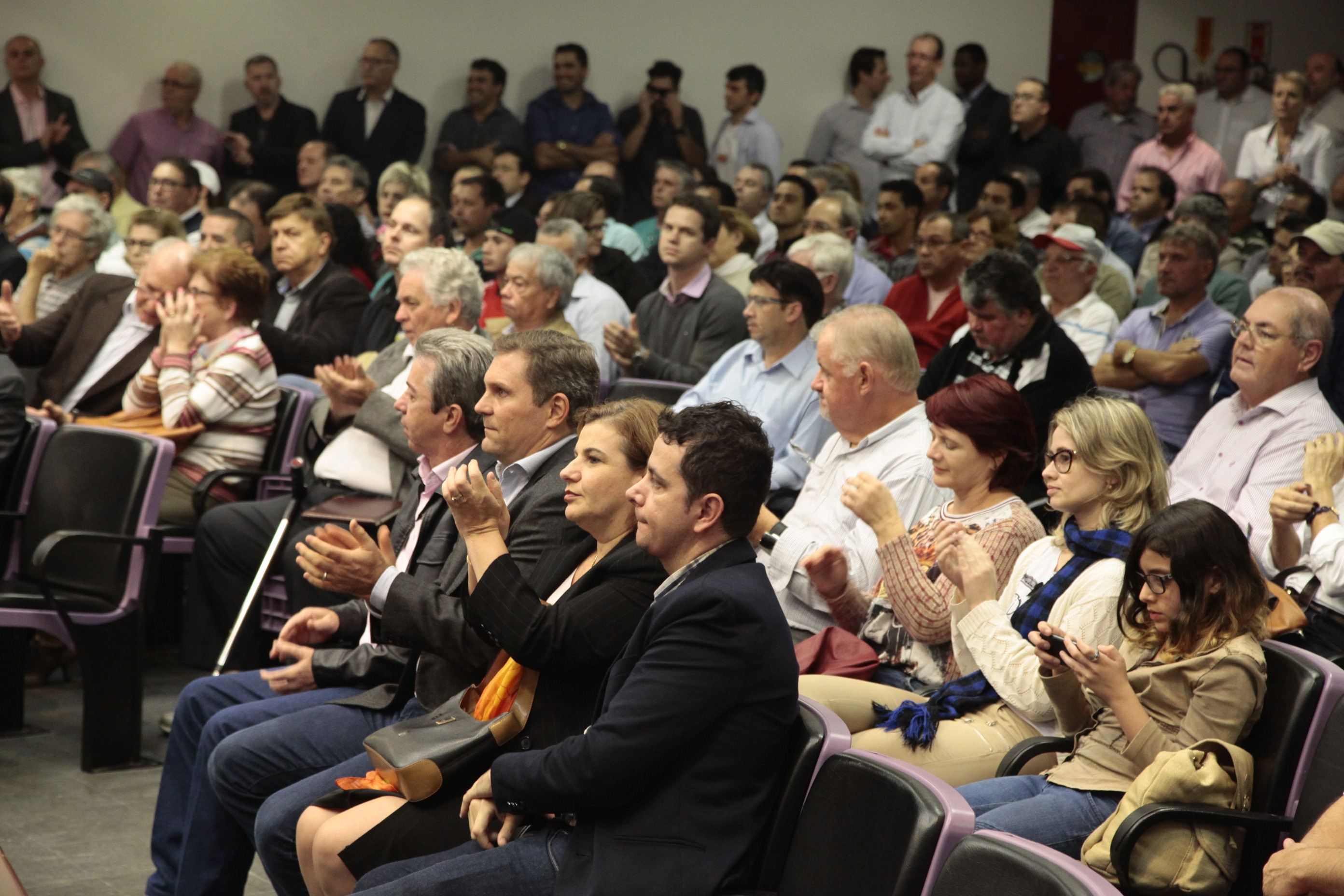 Audiência Pública para debater a Demarcação dos terrenos de Marinha - Joinville. Foto: Miriam Zomer/Agência AL