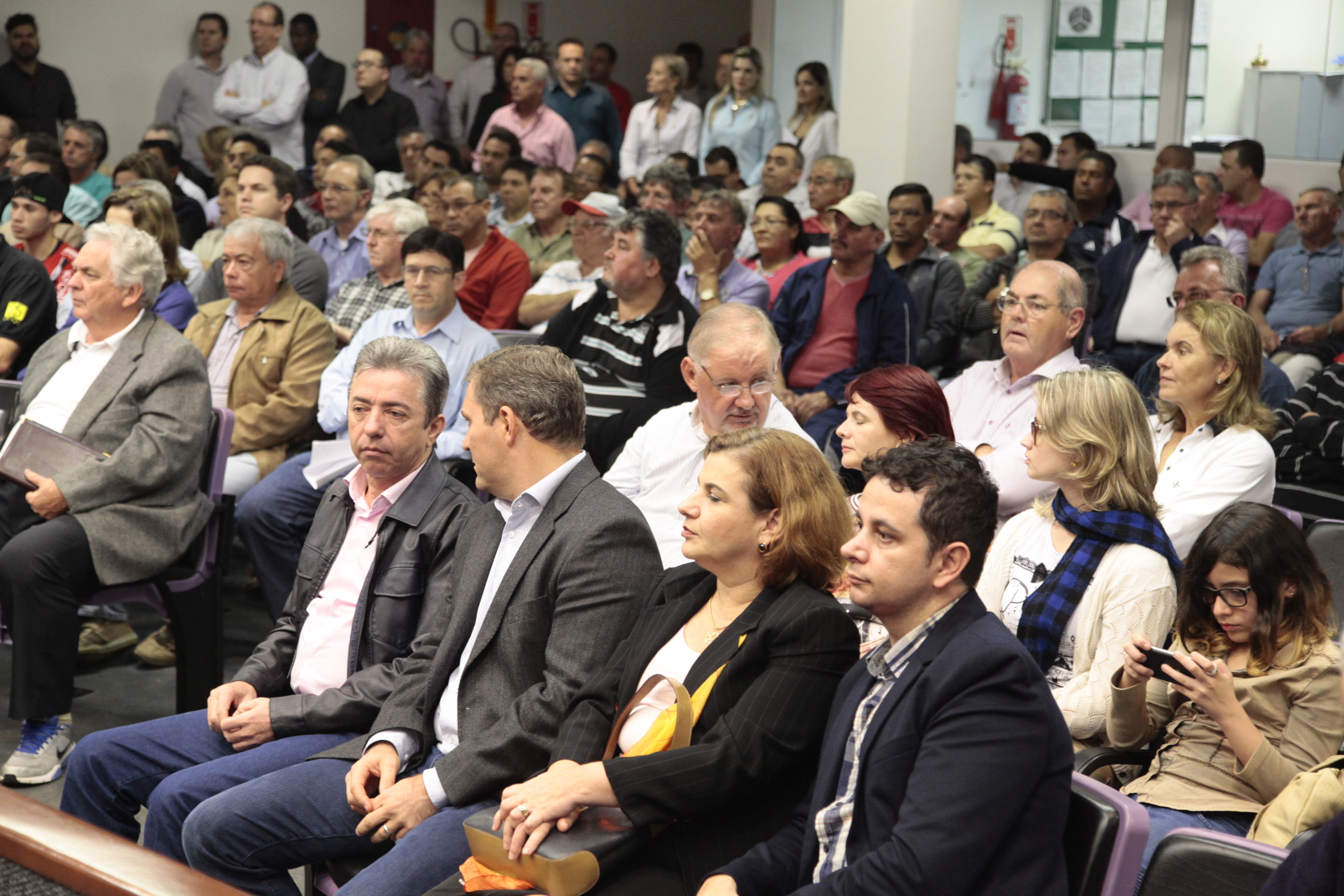 Audiência Pública para debater a Demarcação dos terrenos de Marinha - Joinville. Foto: Miriam Zomer/Agência AL