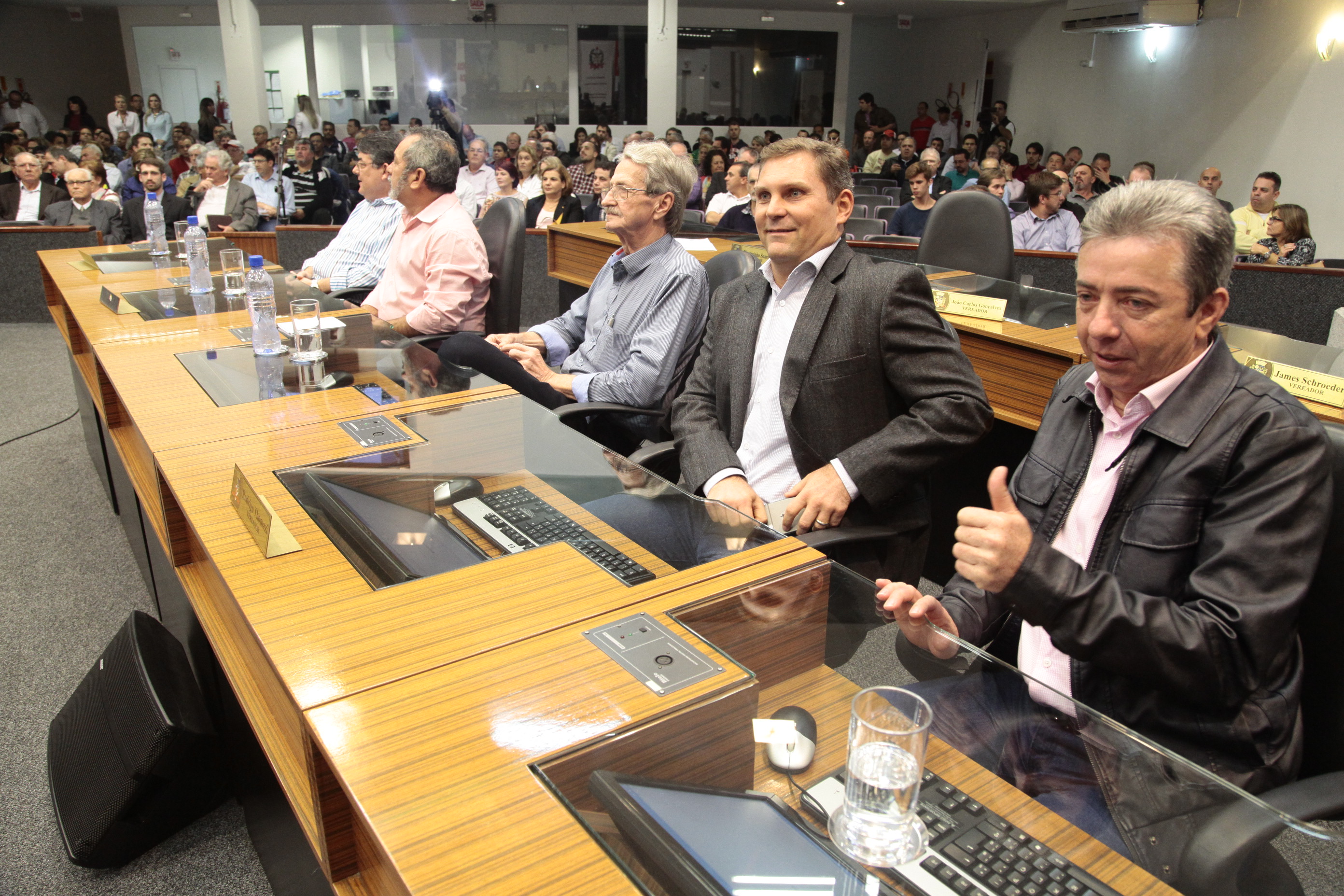 Audiência Pública para debater a Demarcação dos terrenos de Marinha - Joinville. Foto: Miriam Zomer/Agência AL