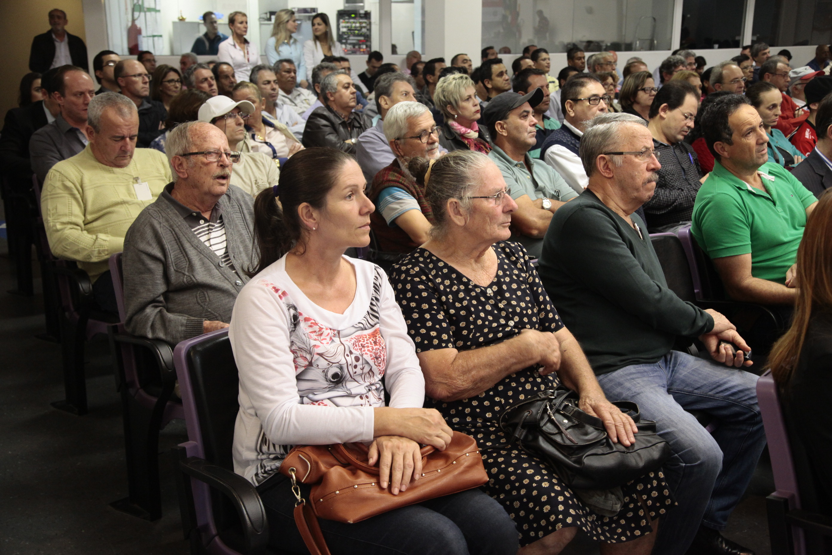 Audiência Pública para debater a Demarcação dos terrenos de Marinha - Joinville. Foto: Miriam Zomer/Agência AL
