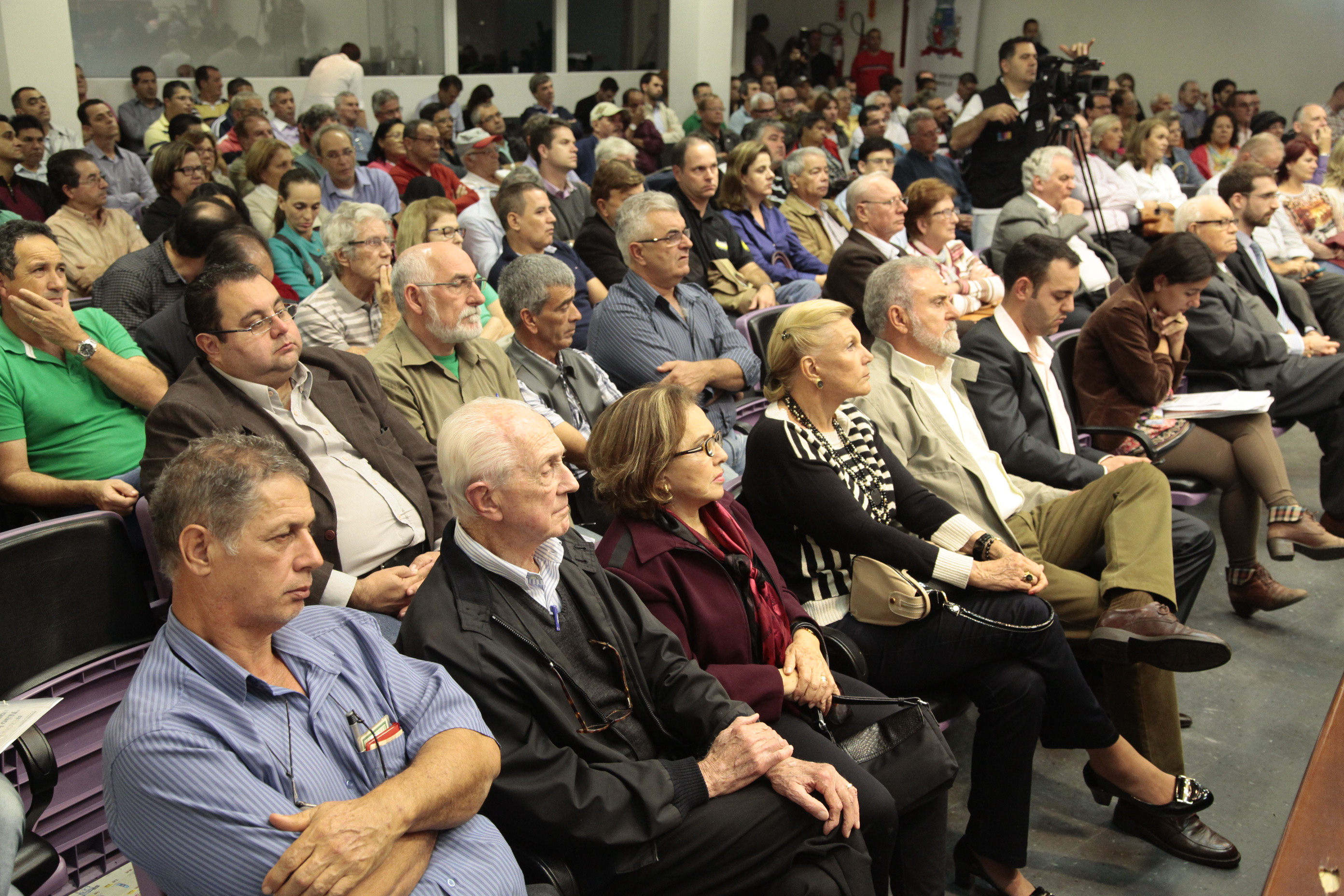 Audiência Pública para debater a Demarcação dos terrenos de Marinha - Joinville. Foto: Miriam Zomer/Agência AL