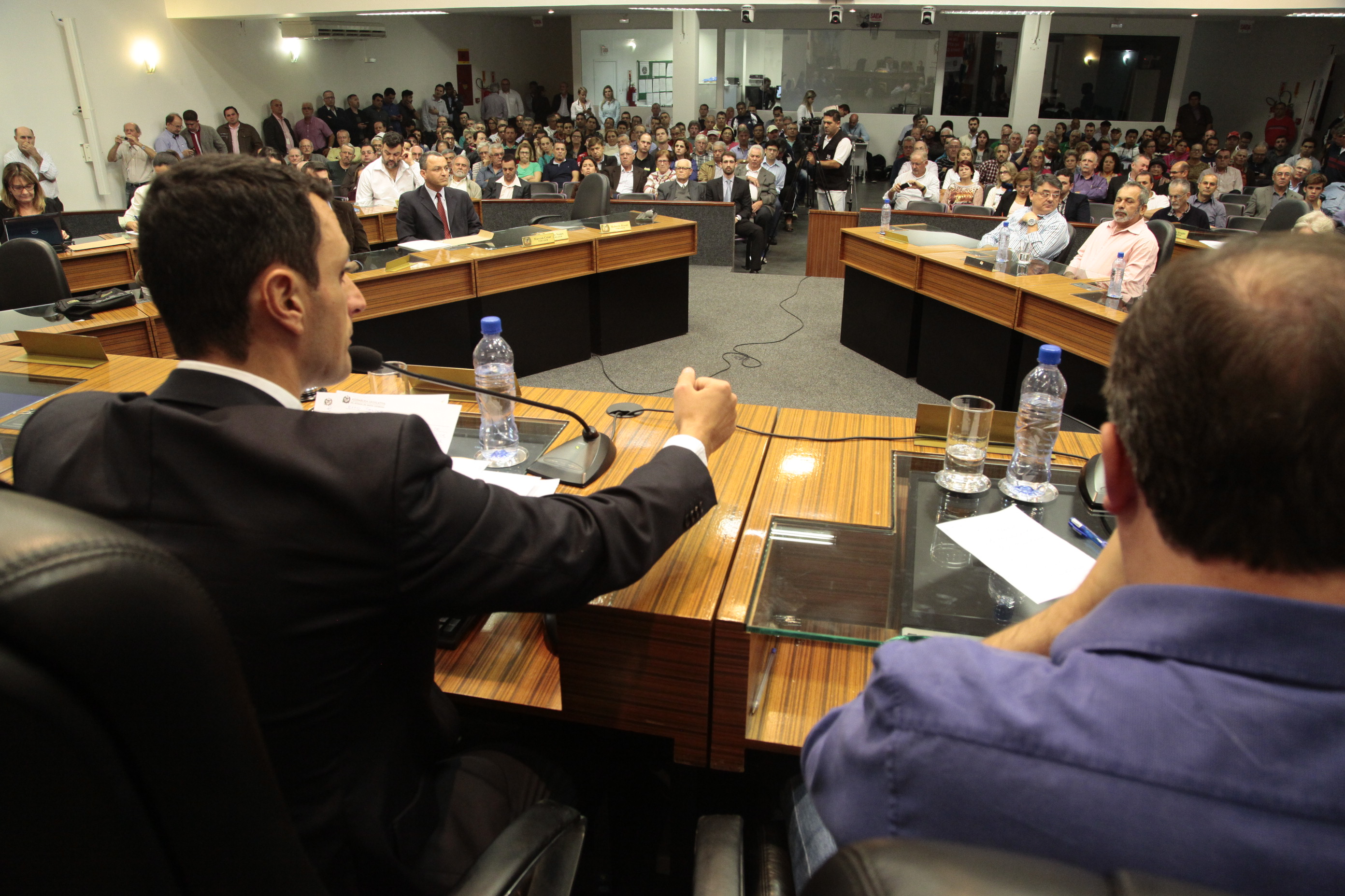 Audiência Pública para debater a Demarcação dos terrenos de Marinha - Joinville. Foto: Miriam Zomer/Agência AL