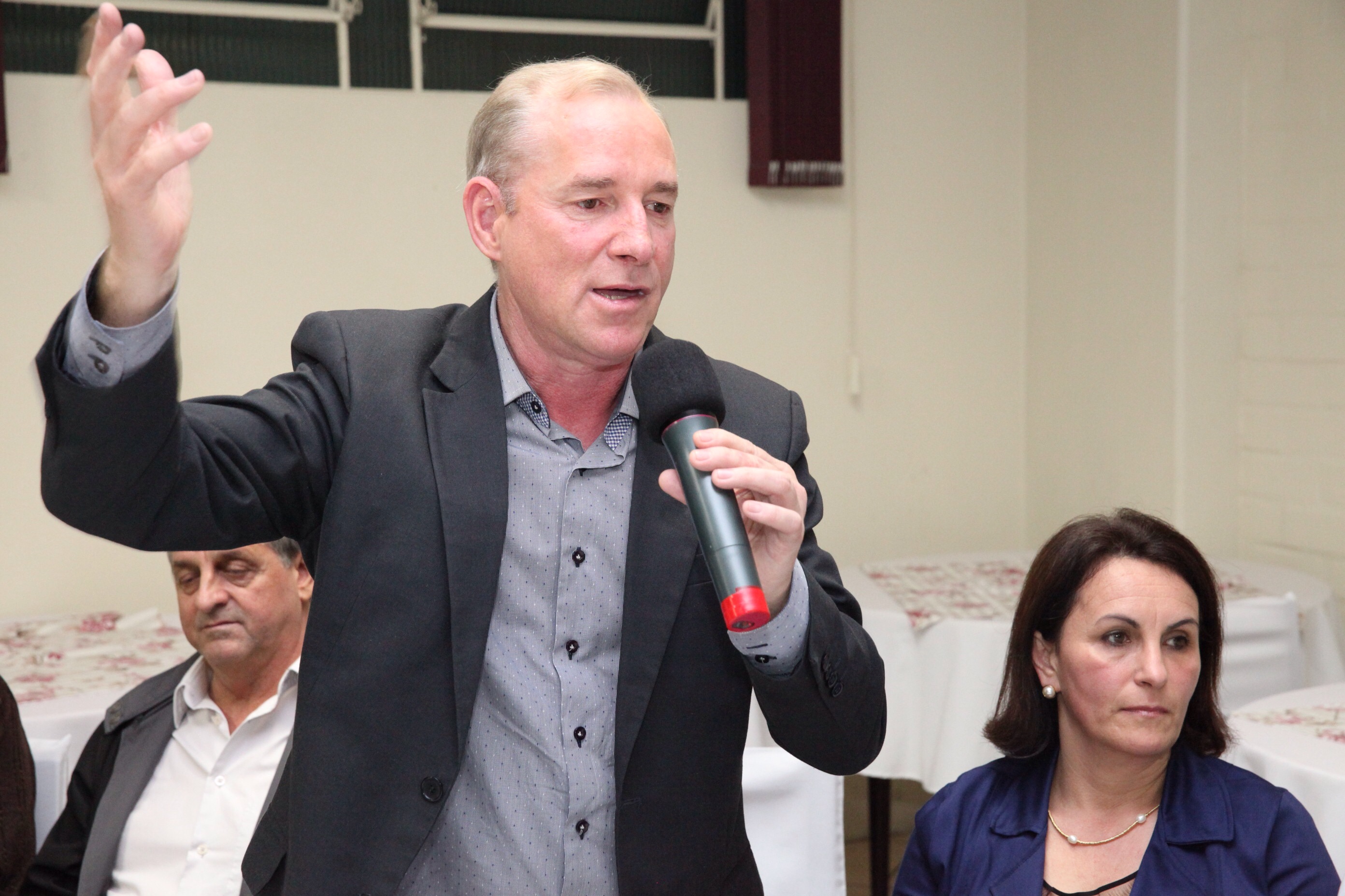 Presidente Interino da Alesc, Deputado Aldo Schneider, assina ordem de serviço da Casan em Ibirama. Foto: Fábio Queiroz / Agência AL