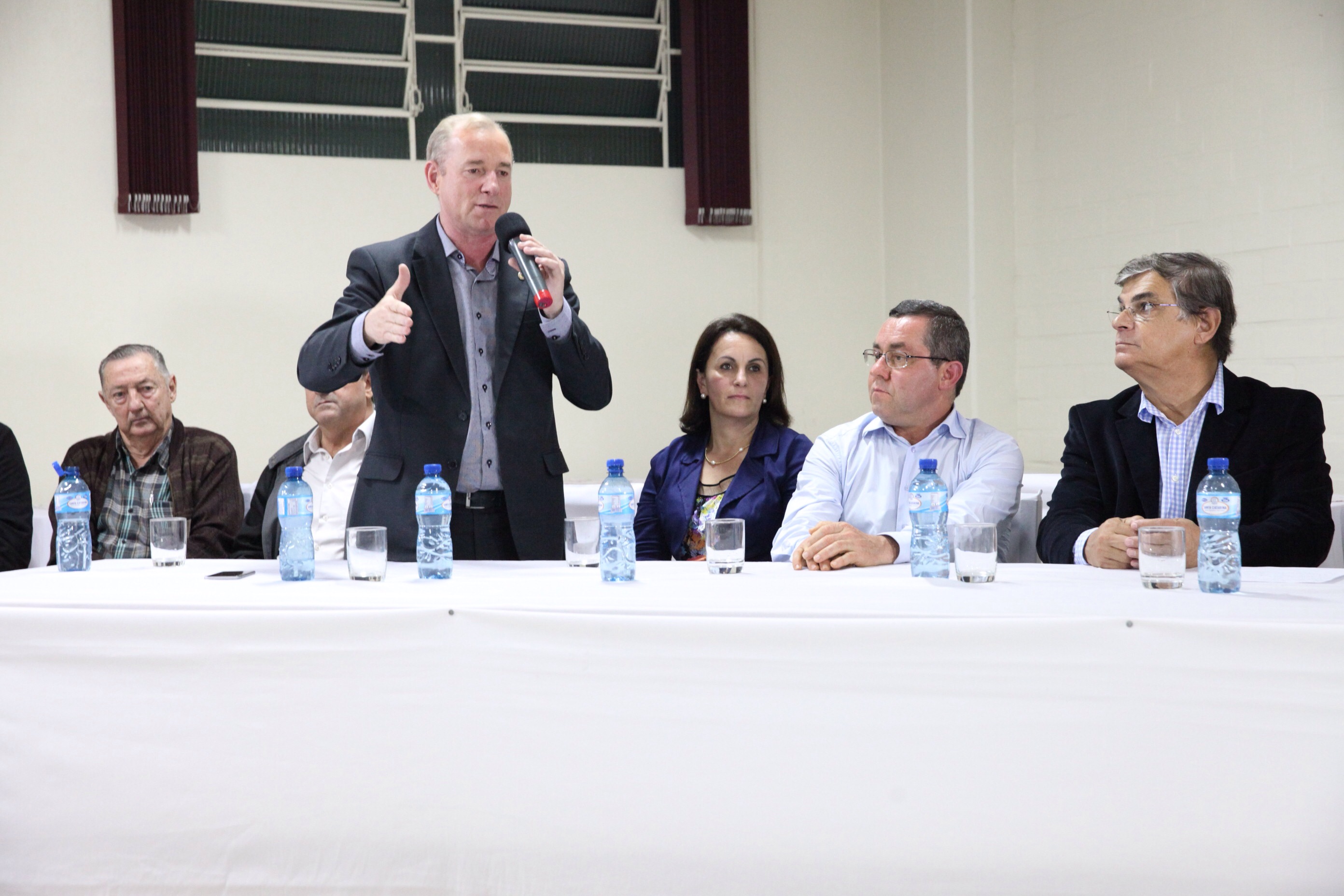 Presidente Interino da Alesc, Deputado Aldo Schneider, assina ordem de serviço da Casan em Ibirama. Foto: Fábio Queiroz / Agência AL