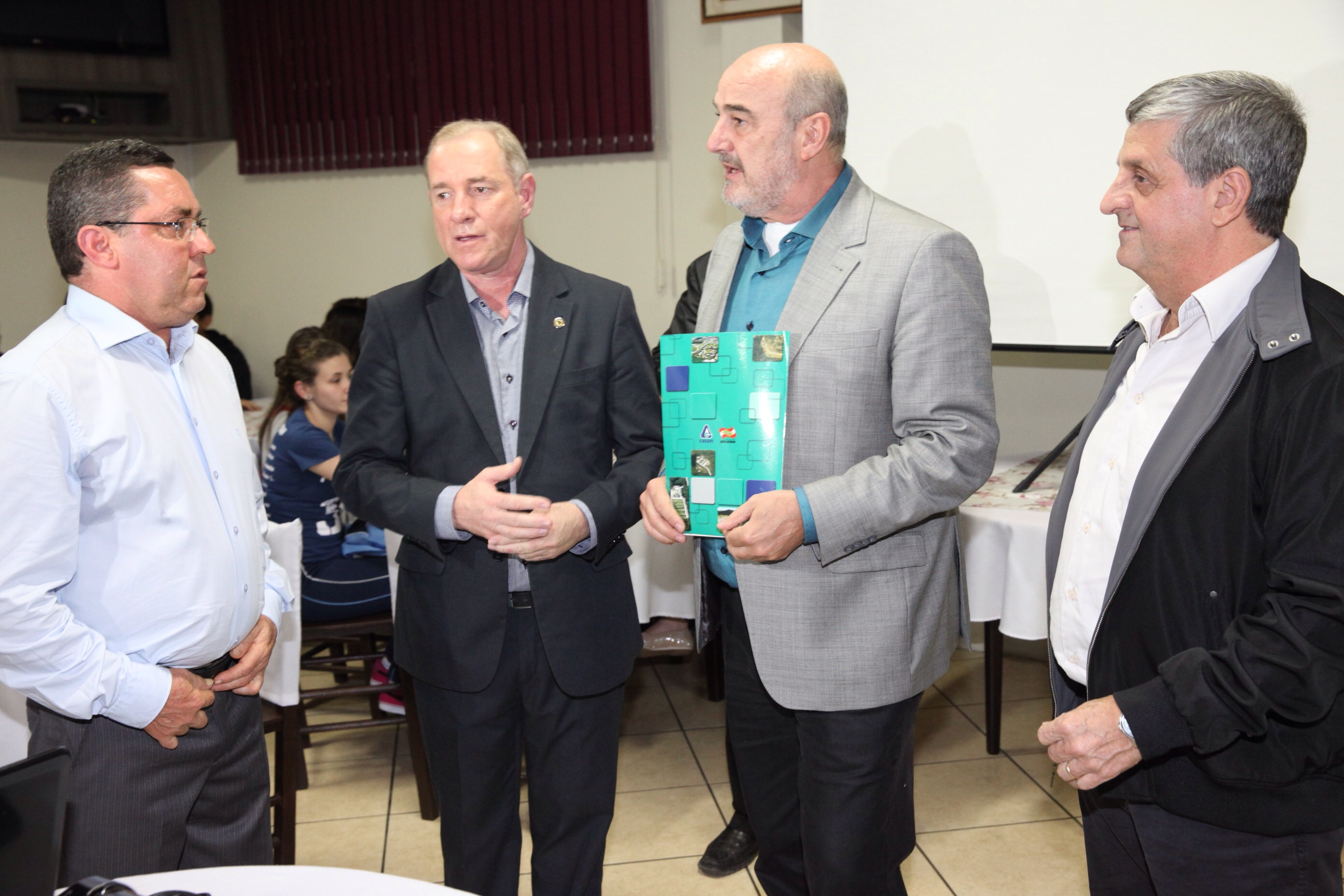 Presidente Interino da Alesc, Deputado Aldo Schneider, assina ordem de serviço da Casan em Ibirama. Foto: Fábio Queiroz / Agência AL