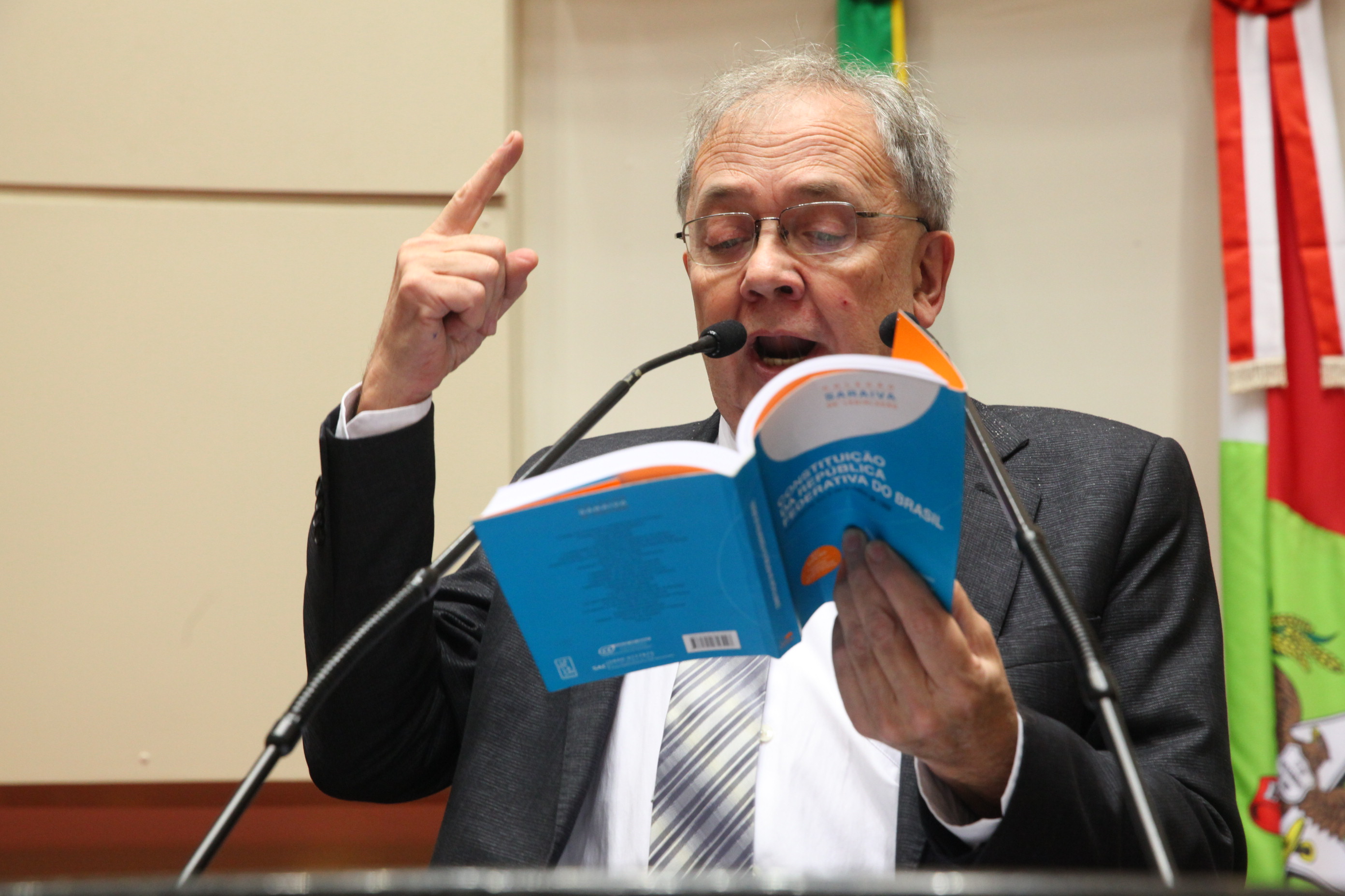 Sessão Ordinária - Plenário Osni Régis. Deputado Fernando Coruja (PMDB)  Foto: Eduardo Guedes de Oliveira / Agência AL