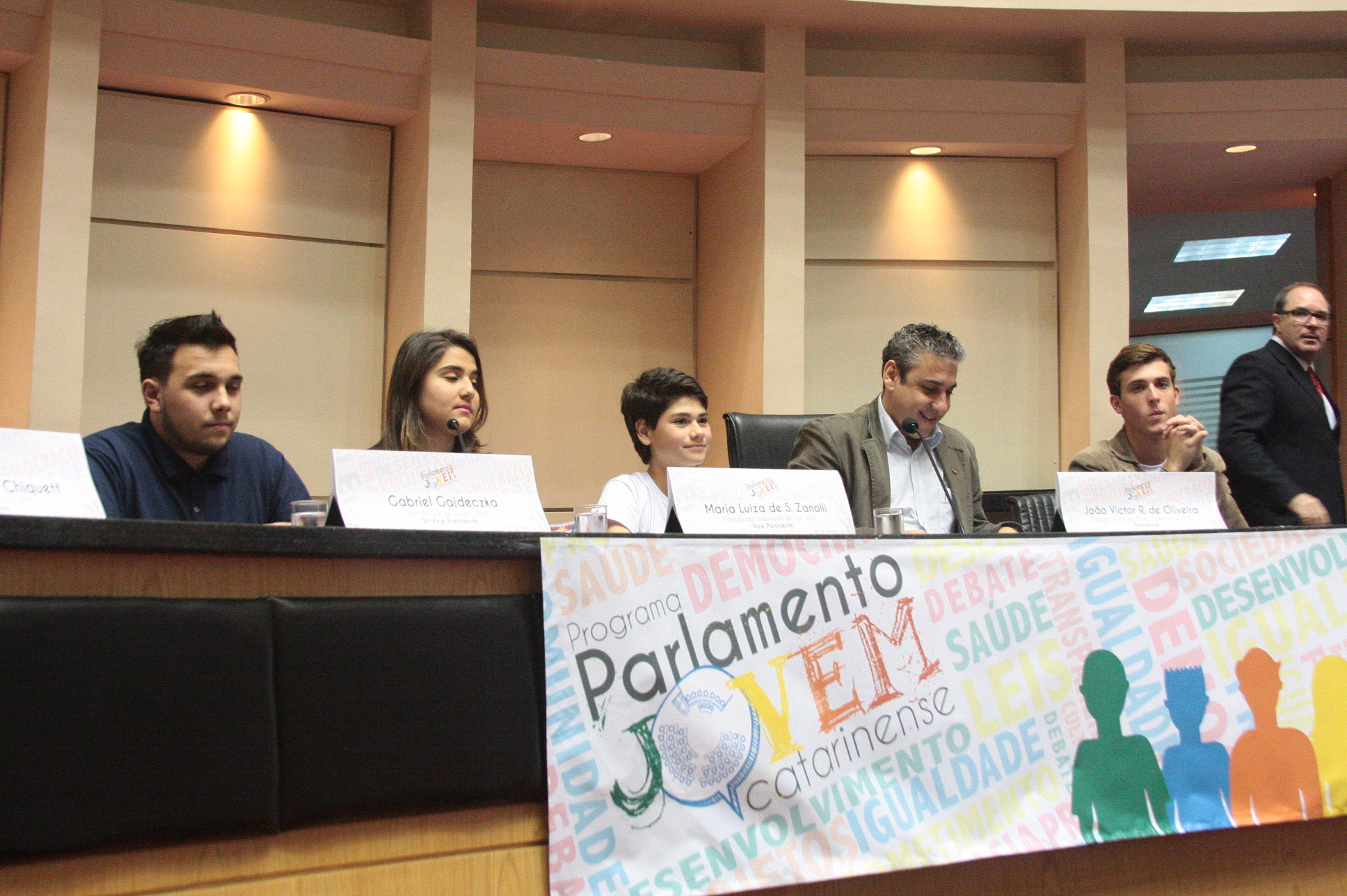 Parlamento Jovem: Vivo pela Switcher