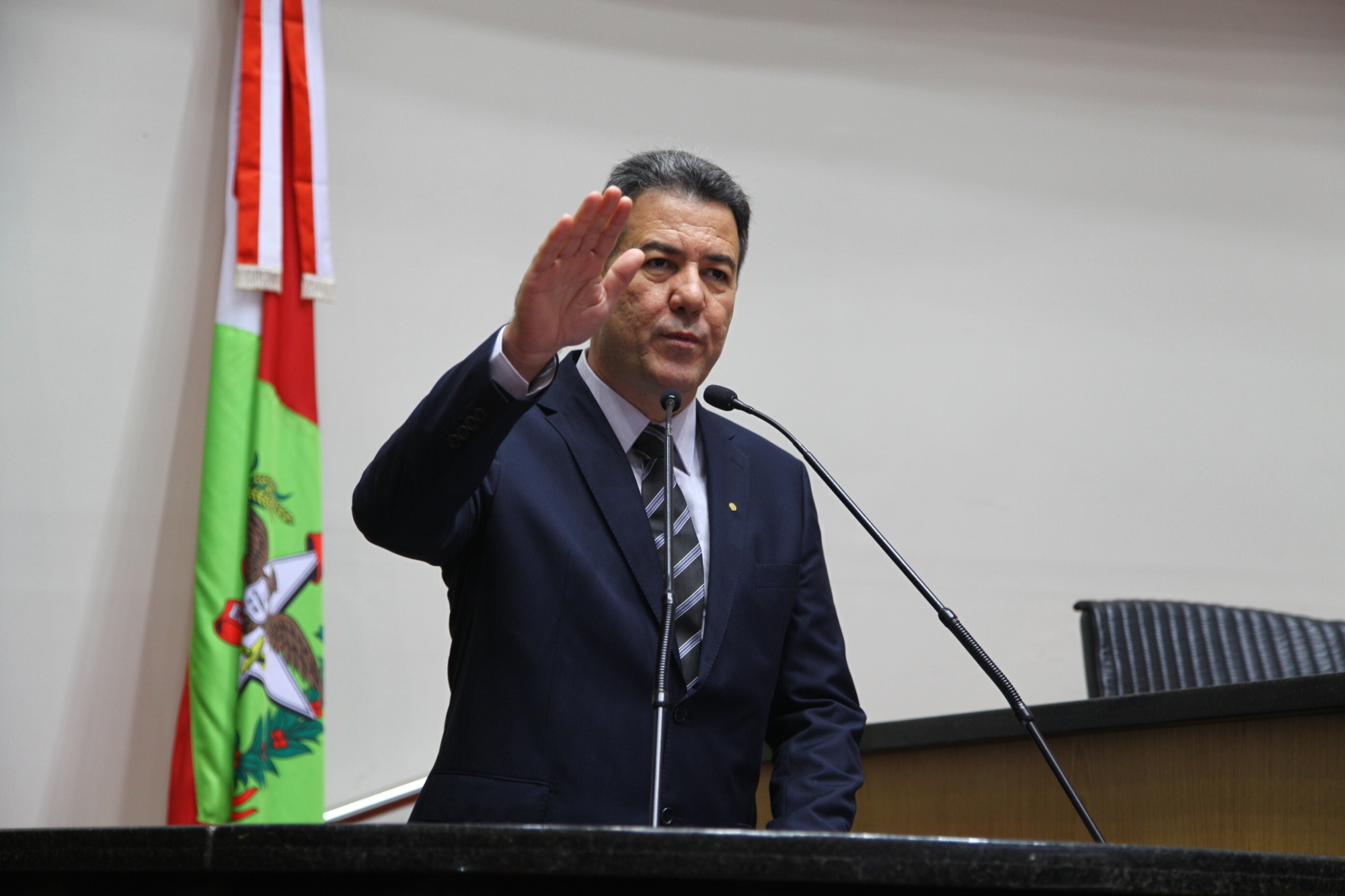 Jean Carlos Leuprecht assume cadeira de deputado na Assembleia