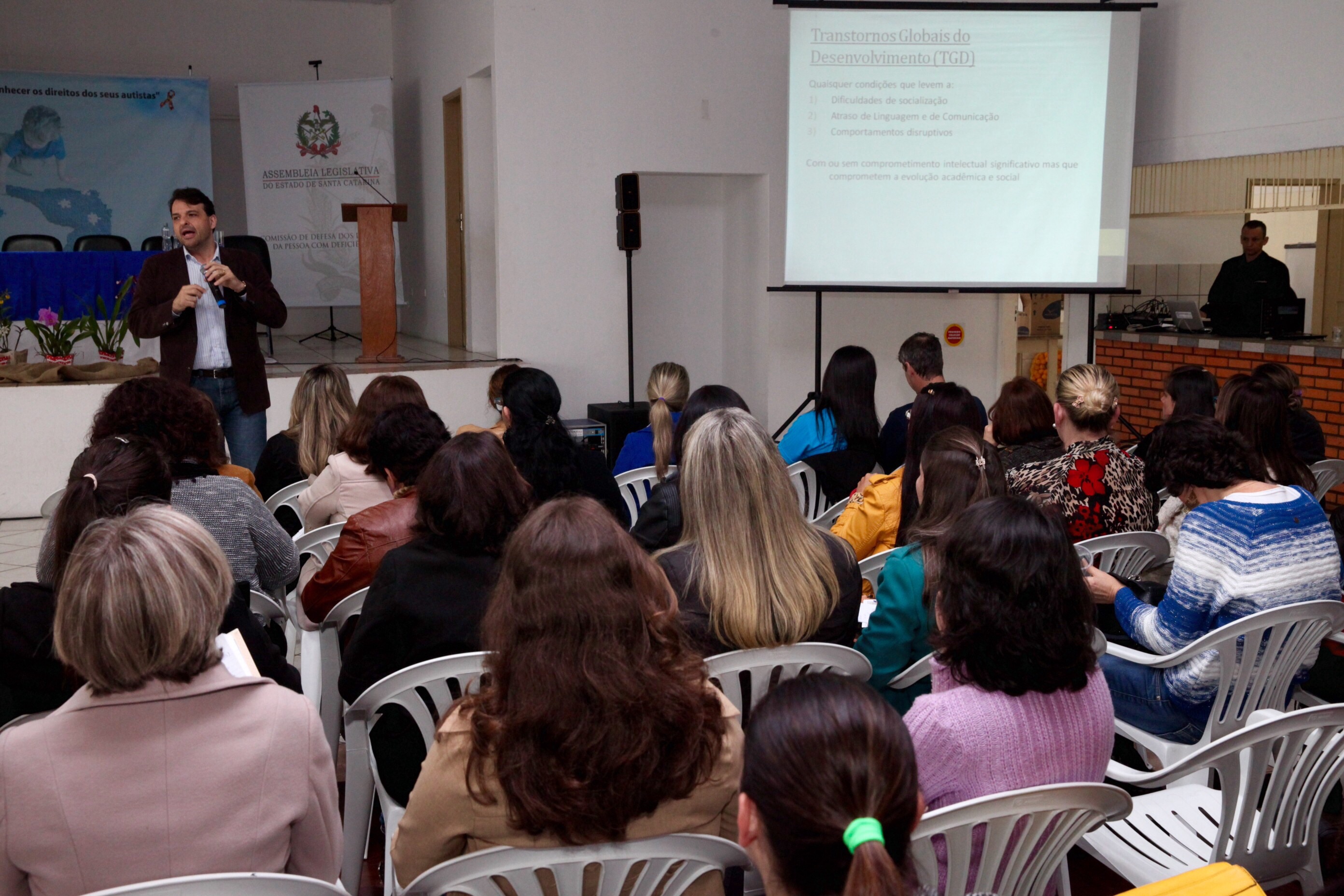 Comissão de Defesa dos Direitos da Pessoa com Deficiência promove seminário sobre autismo em Araranguá. Foto: Fábio Queiroz / Agência AL