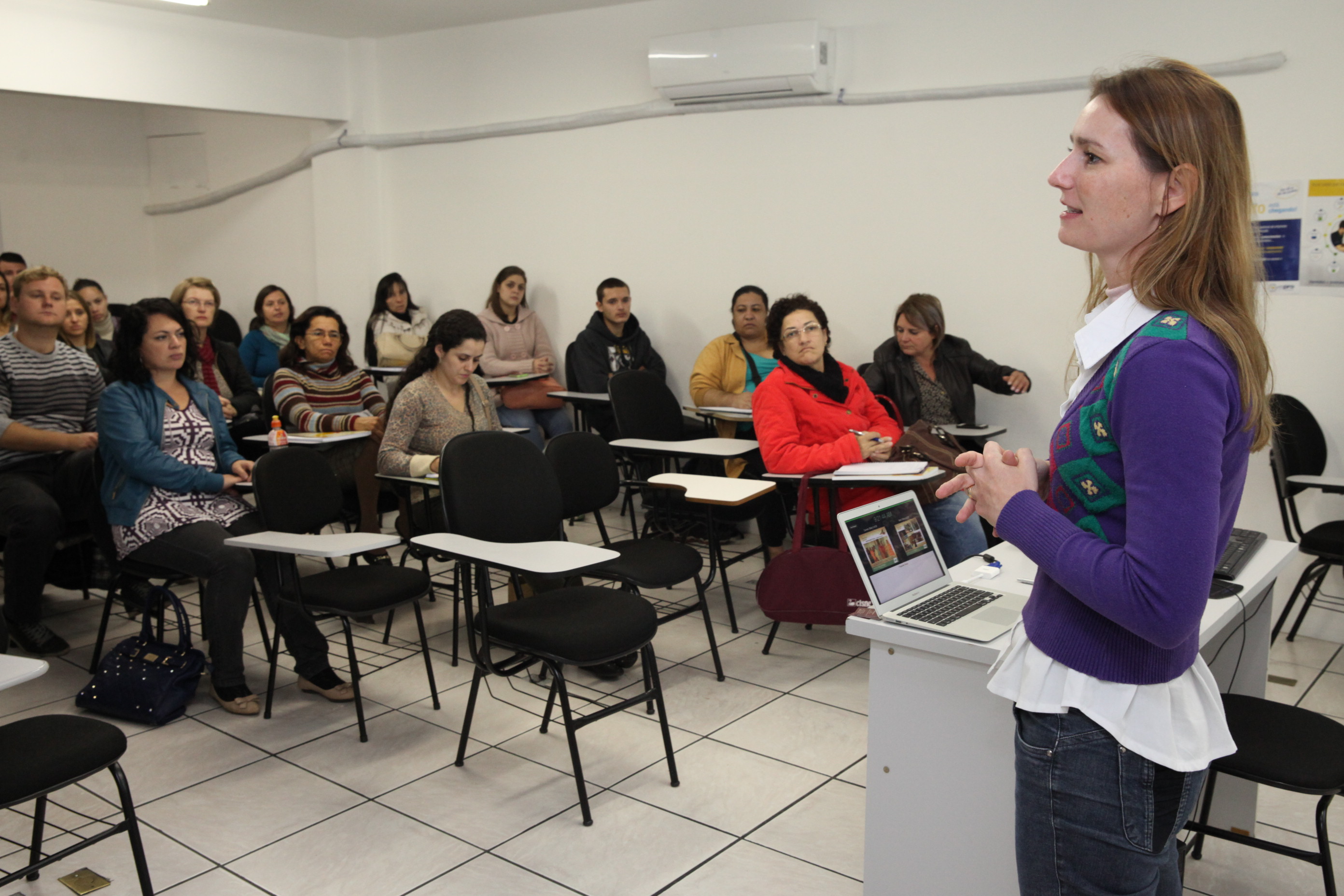 Feira de Oportunidades - Uniasselvi. Foto: Fábio Queiroz / Agência AL