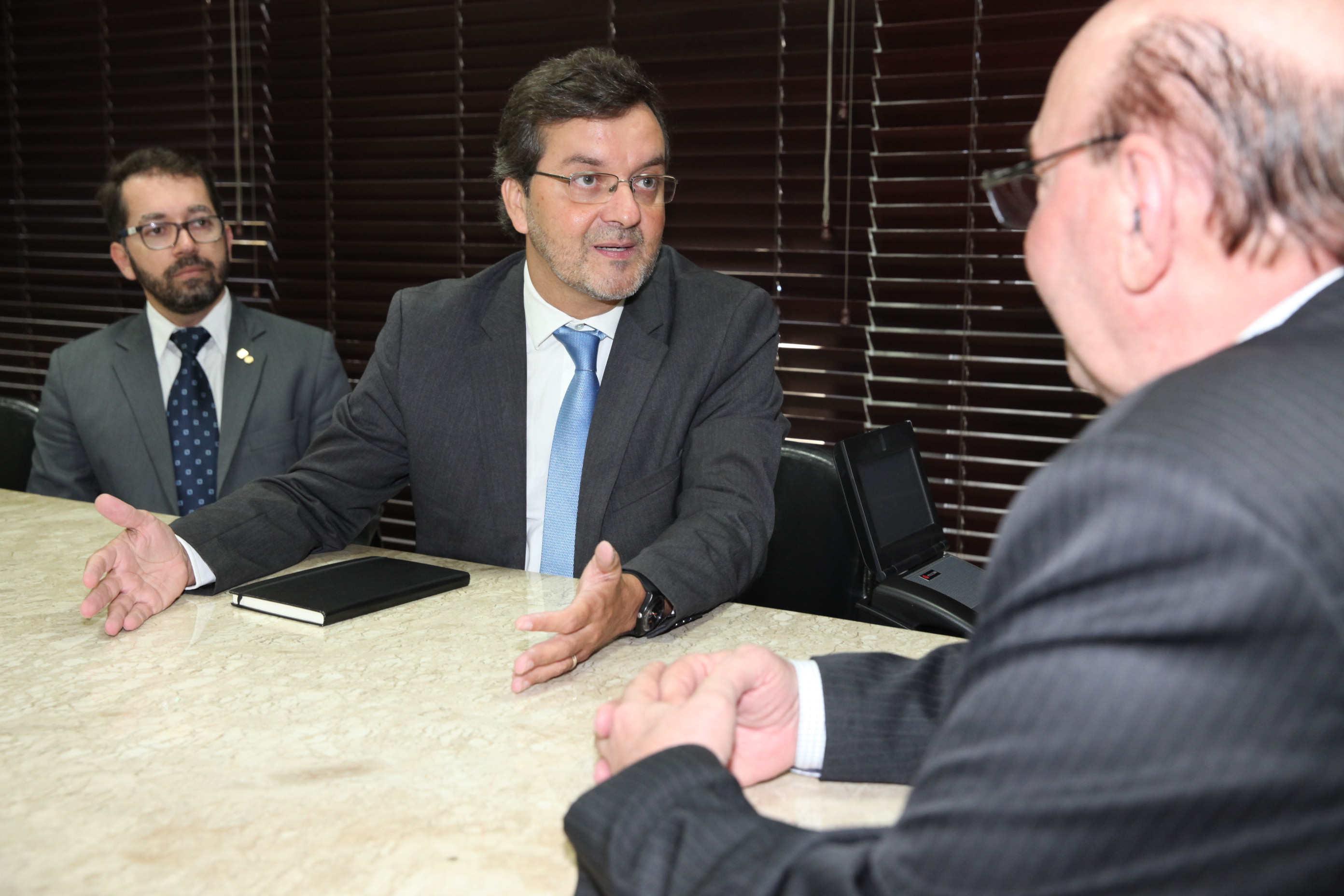 Deputado Manoel Mota (PMDB) recepciona o Deputado José Andrade da Assembleia Legislativa do Governo da Região Autônoma de Açores. Foto: Fábio Queiroz / Agência AL