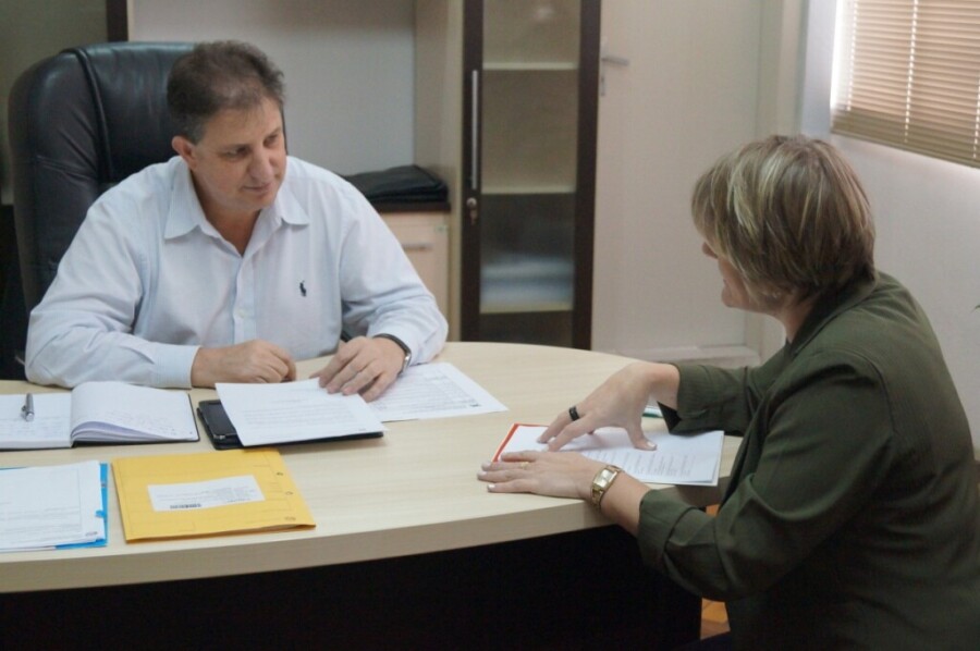 Deputada Luciane Carminatti e o secretário de estado de Infraestrutura, João Carlos Ecker