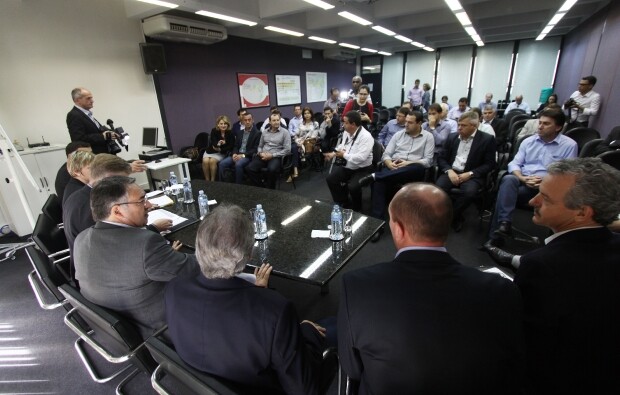 Deputados estaduais acompanharam reunião do governador com prefeitos e lideranças do Oeste. FOTO: James Tavares/Secom