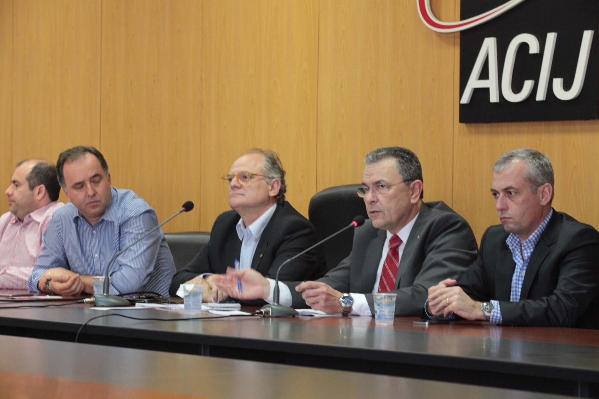 Audiência pública debate problemas do sistema hospitalar de Joinville